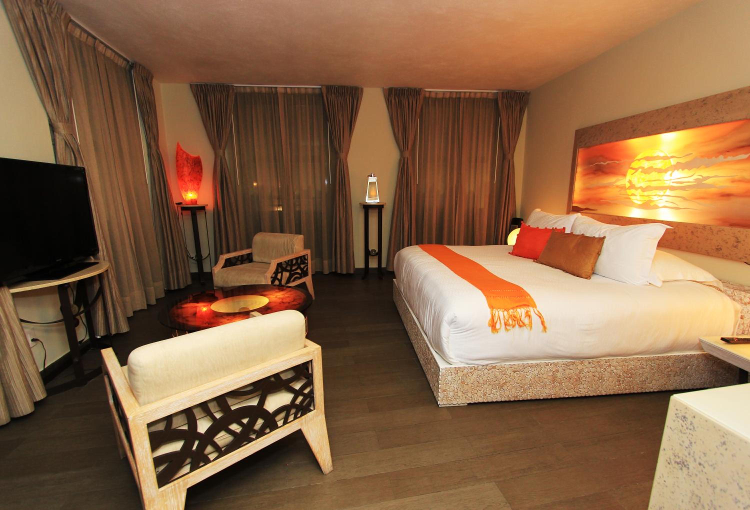 Deluxe King Room photo 1