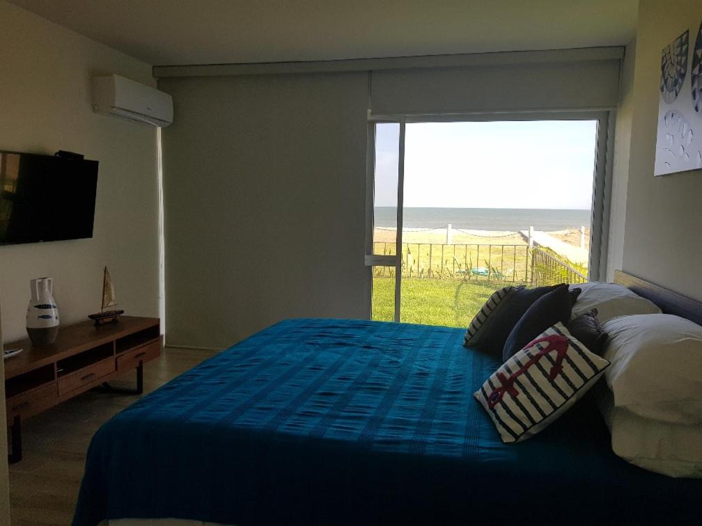 Apartment with Sea View photo 2
