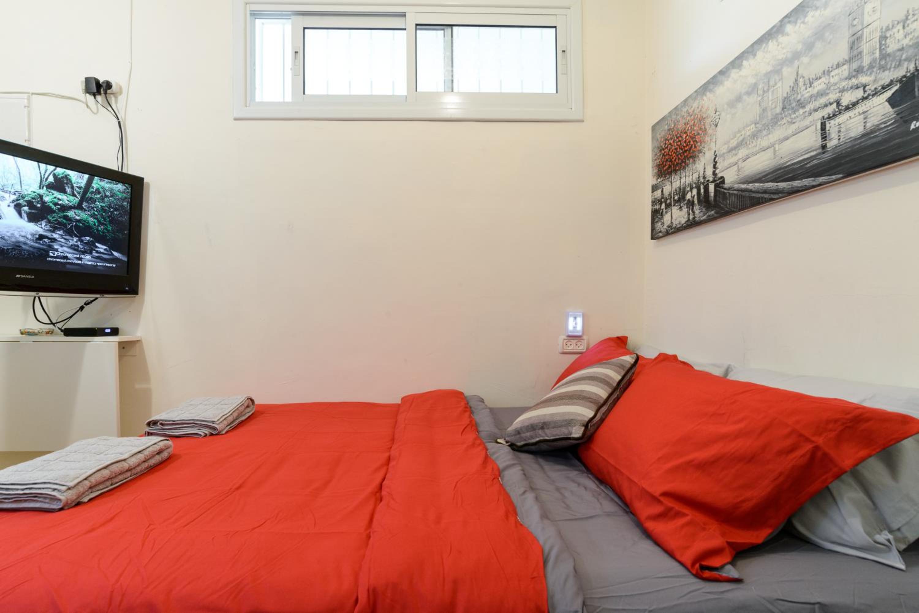 One-Bedroom Apartment - Photo 18