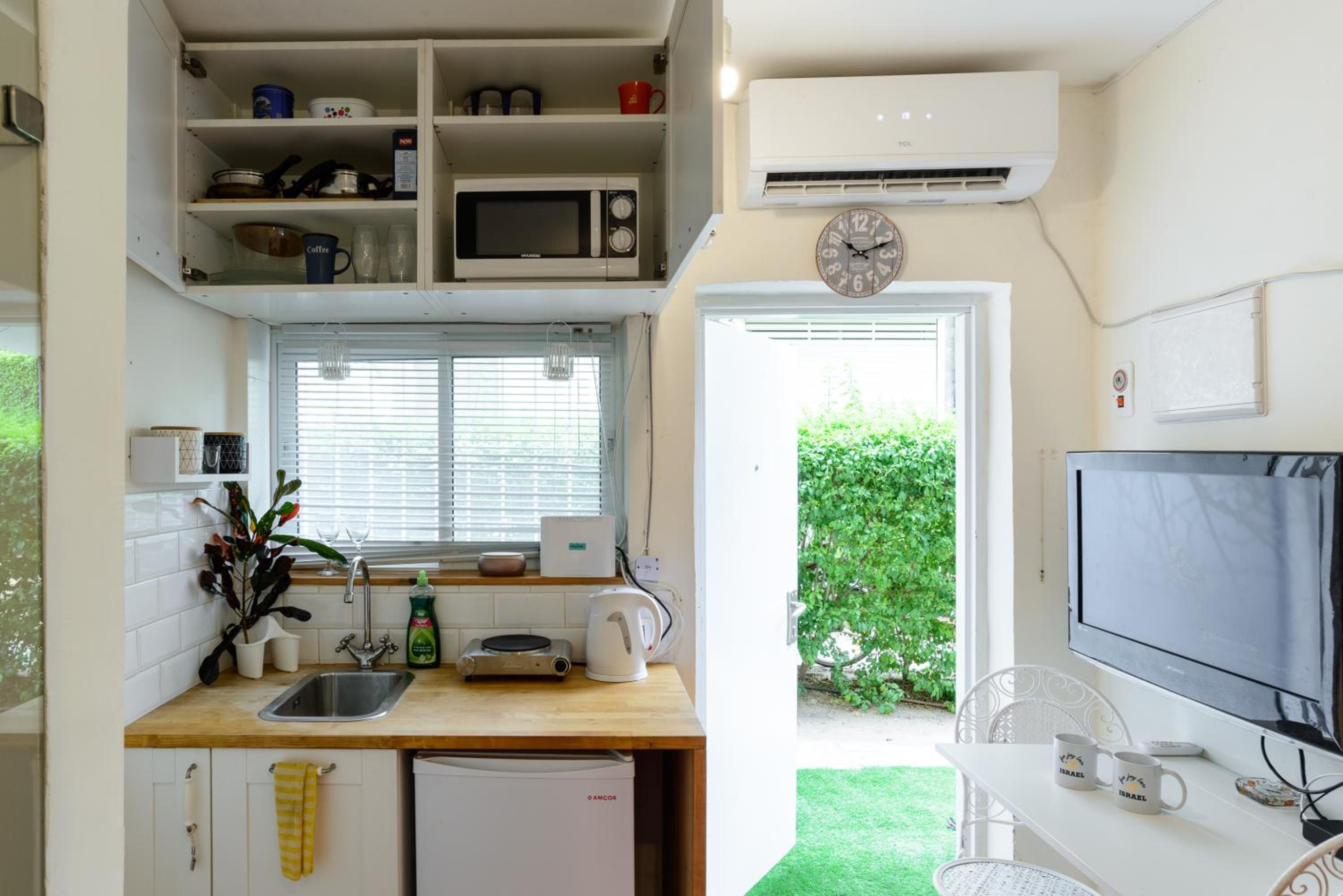 One-Bedroom Apartment - Photo 9
