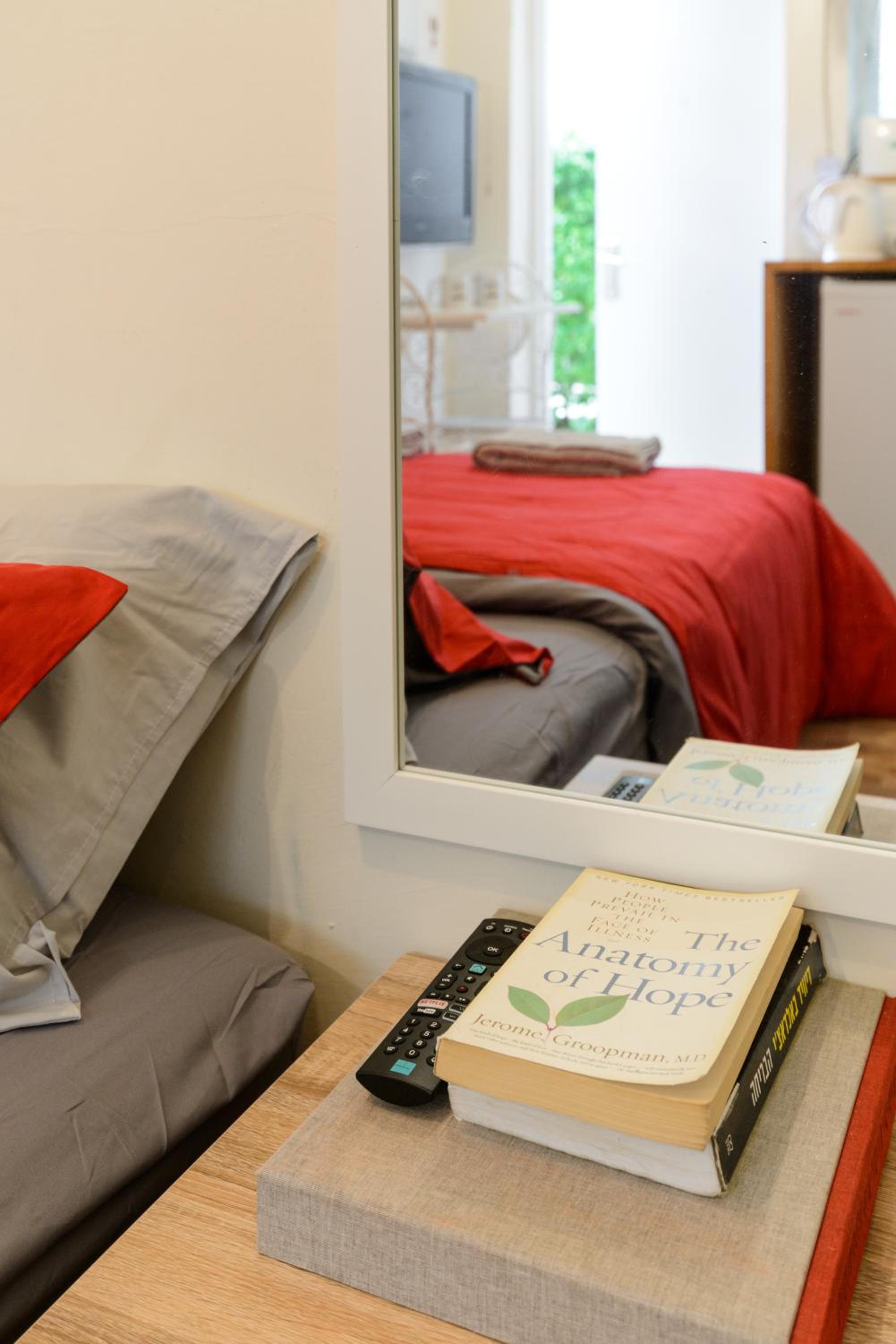 One-Bedroom Apartment - Photo 5