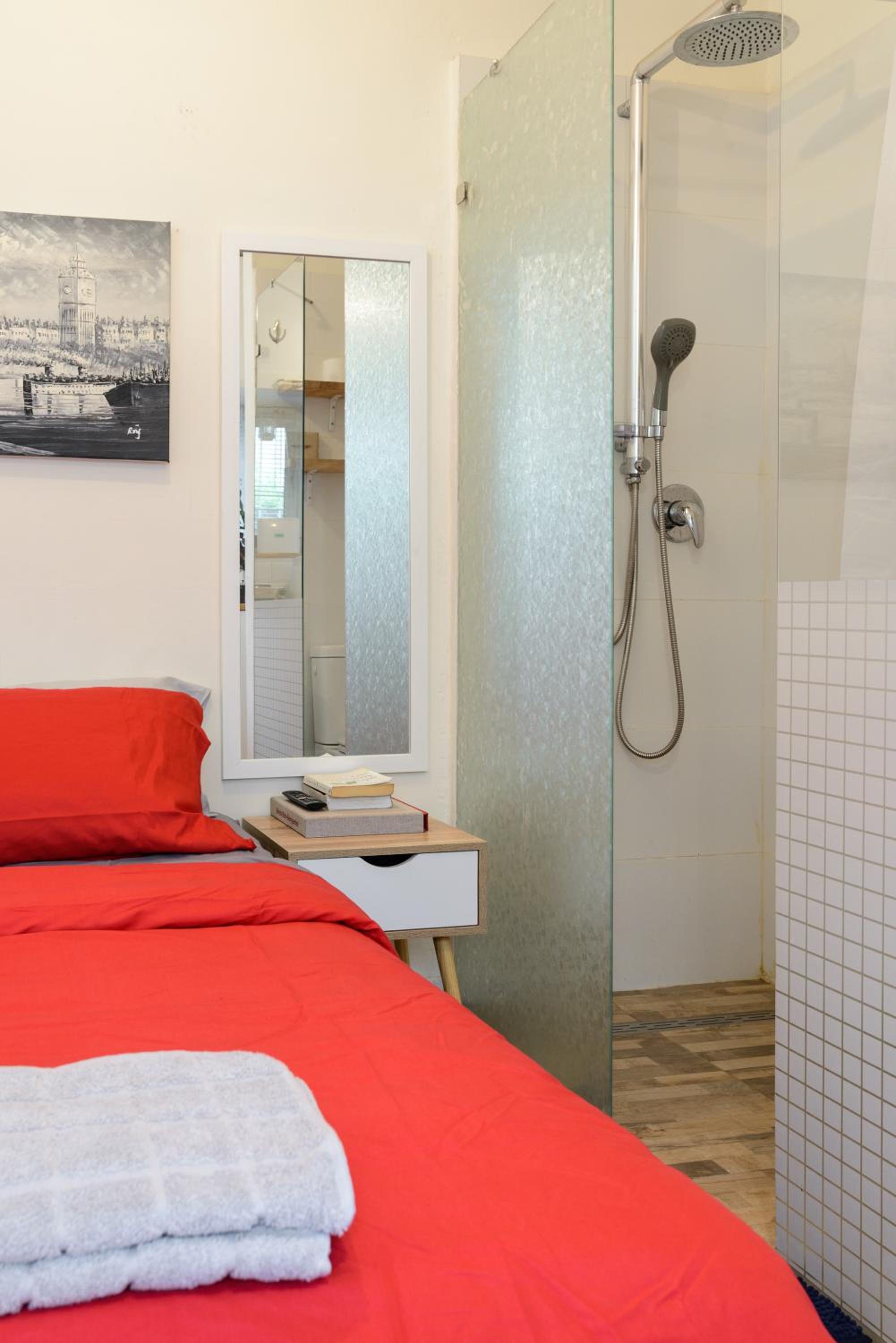 One-Bedroom Apartment - Photo 19