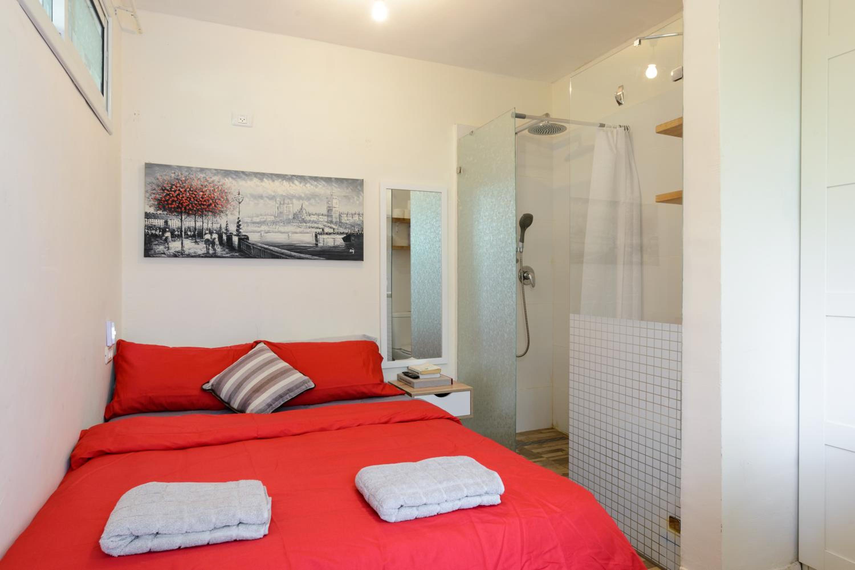 One-Bedroom Apartment - Photo 12