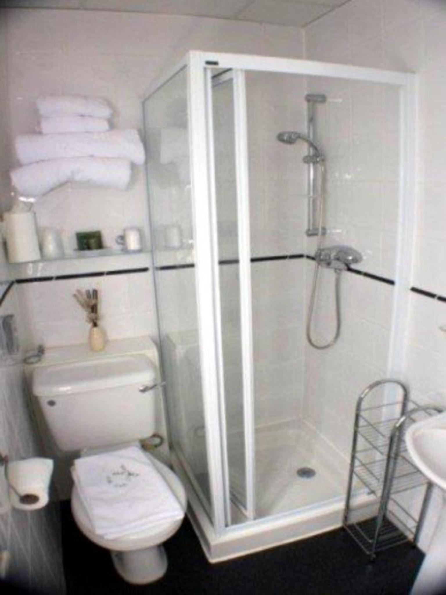 Double Room - Photo 11