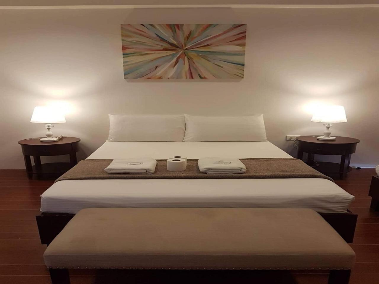 Deluxe Queen Suite - Photo 6