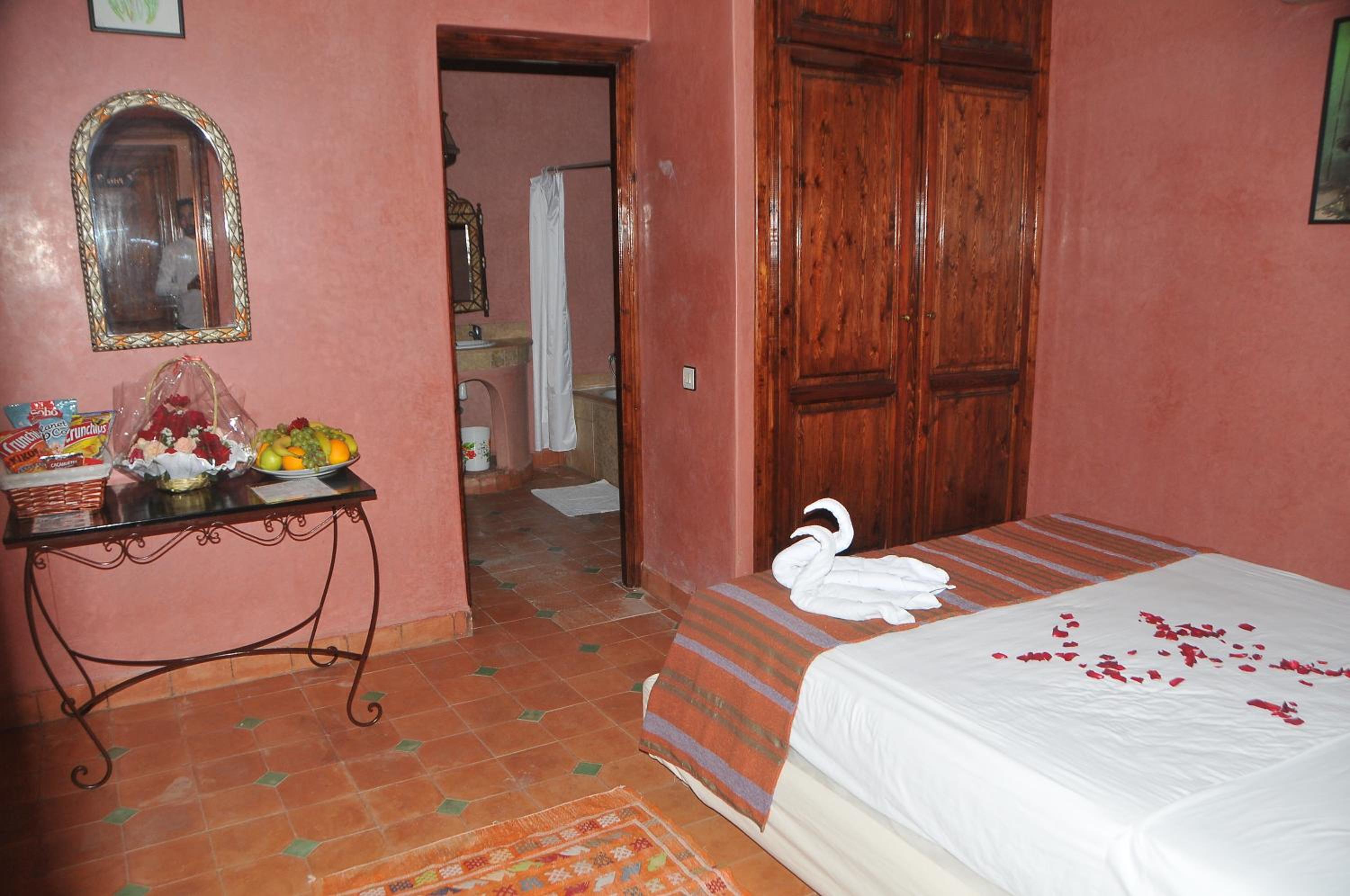 Single Room with Shared Shower and Toilet - Photo 1