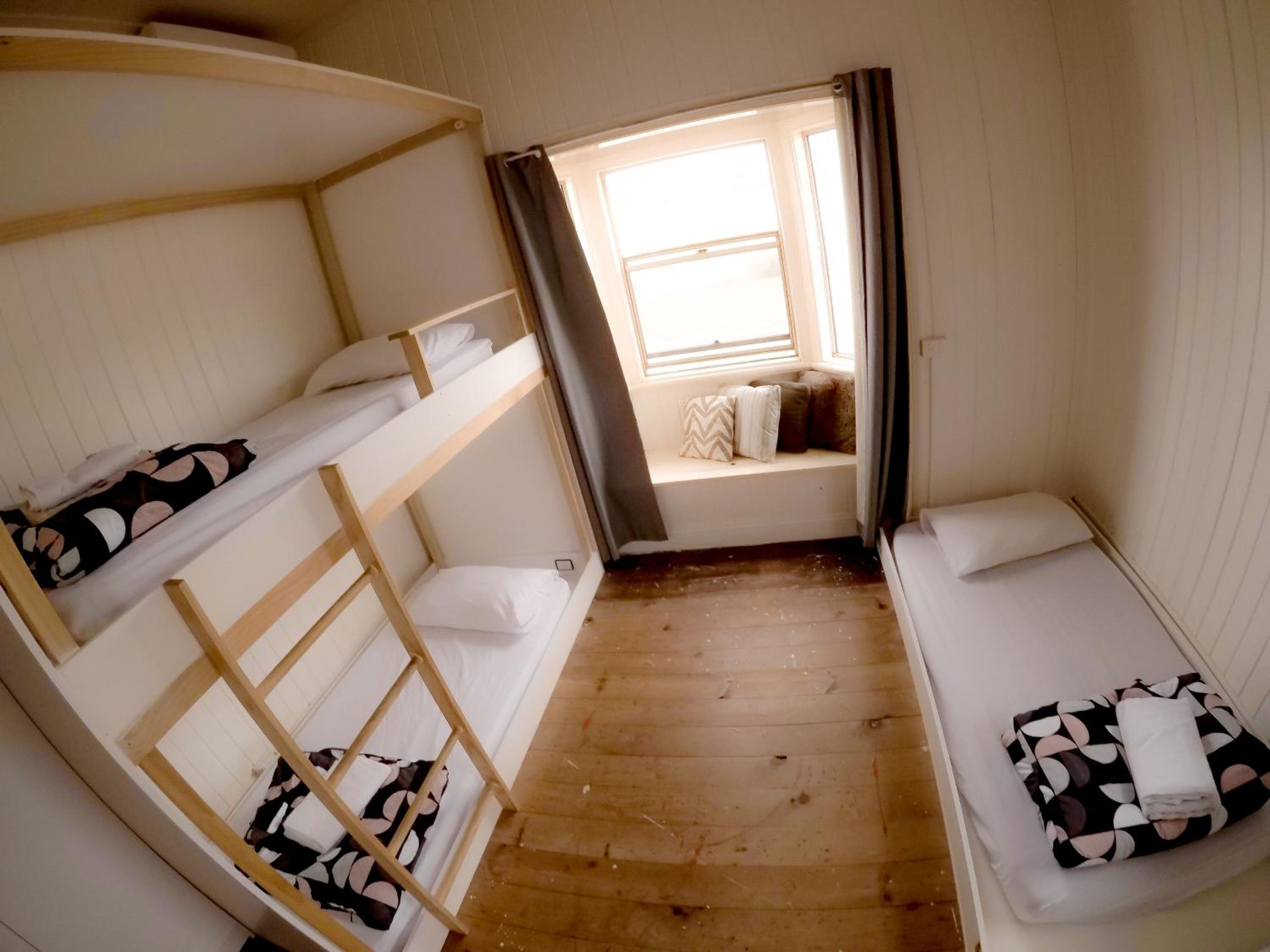 Single Bed in 5-Bed Dormitory Room	 photo 1