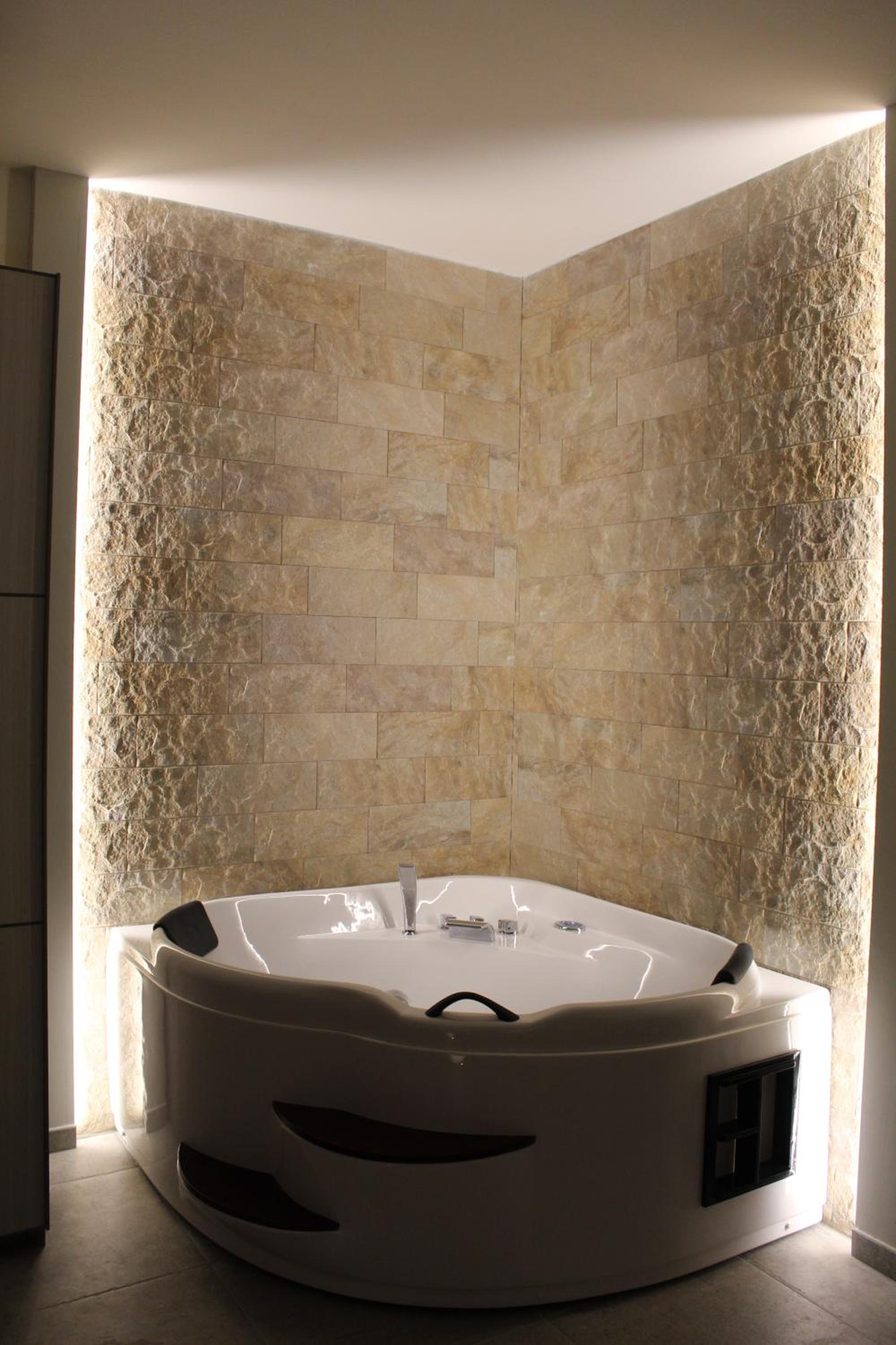Deluxe Double Room with Bath photo 2