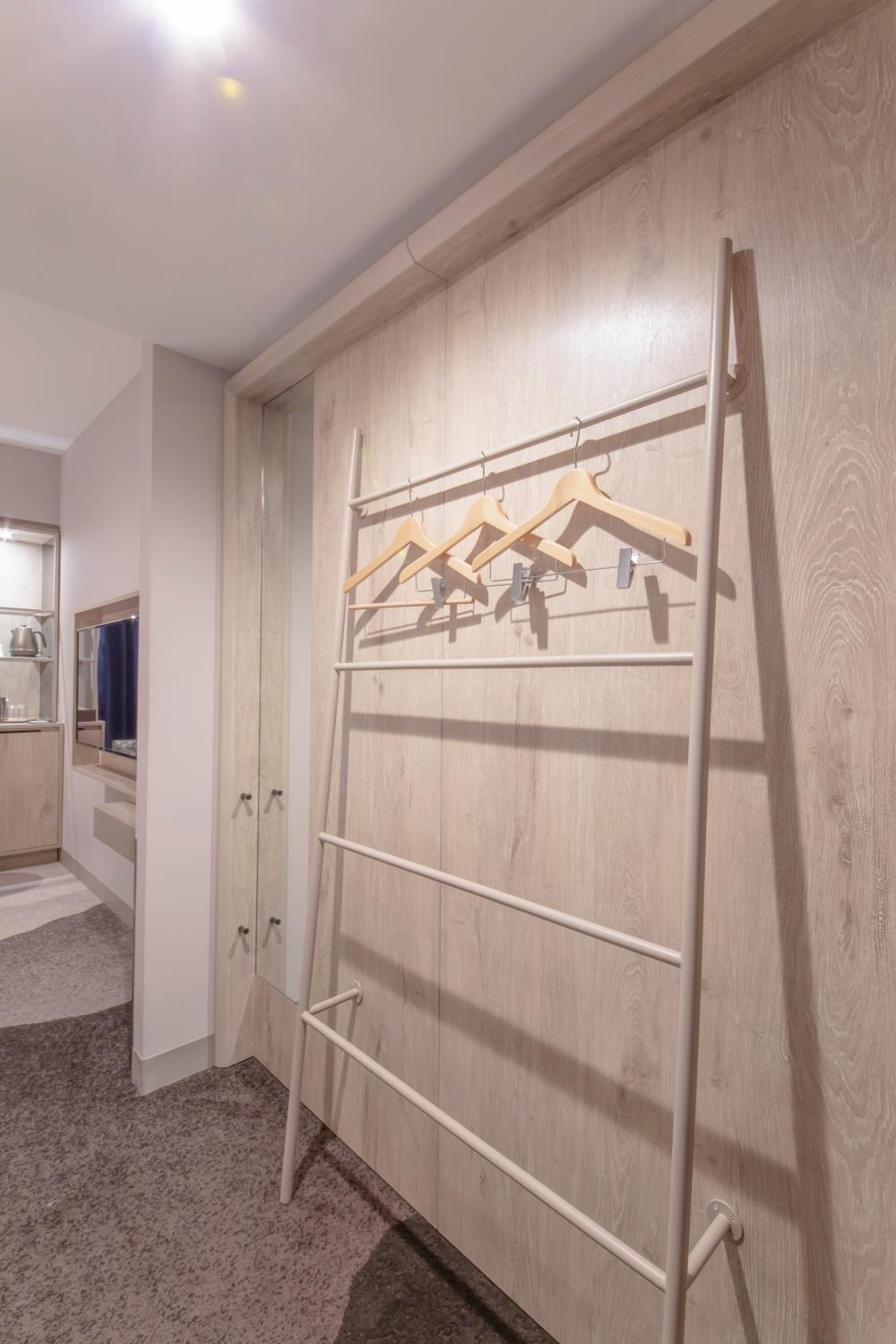 Double Room - Non-Smoking  - Photo 4