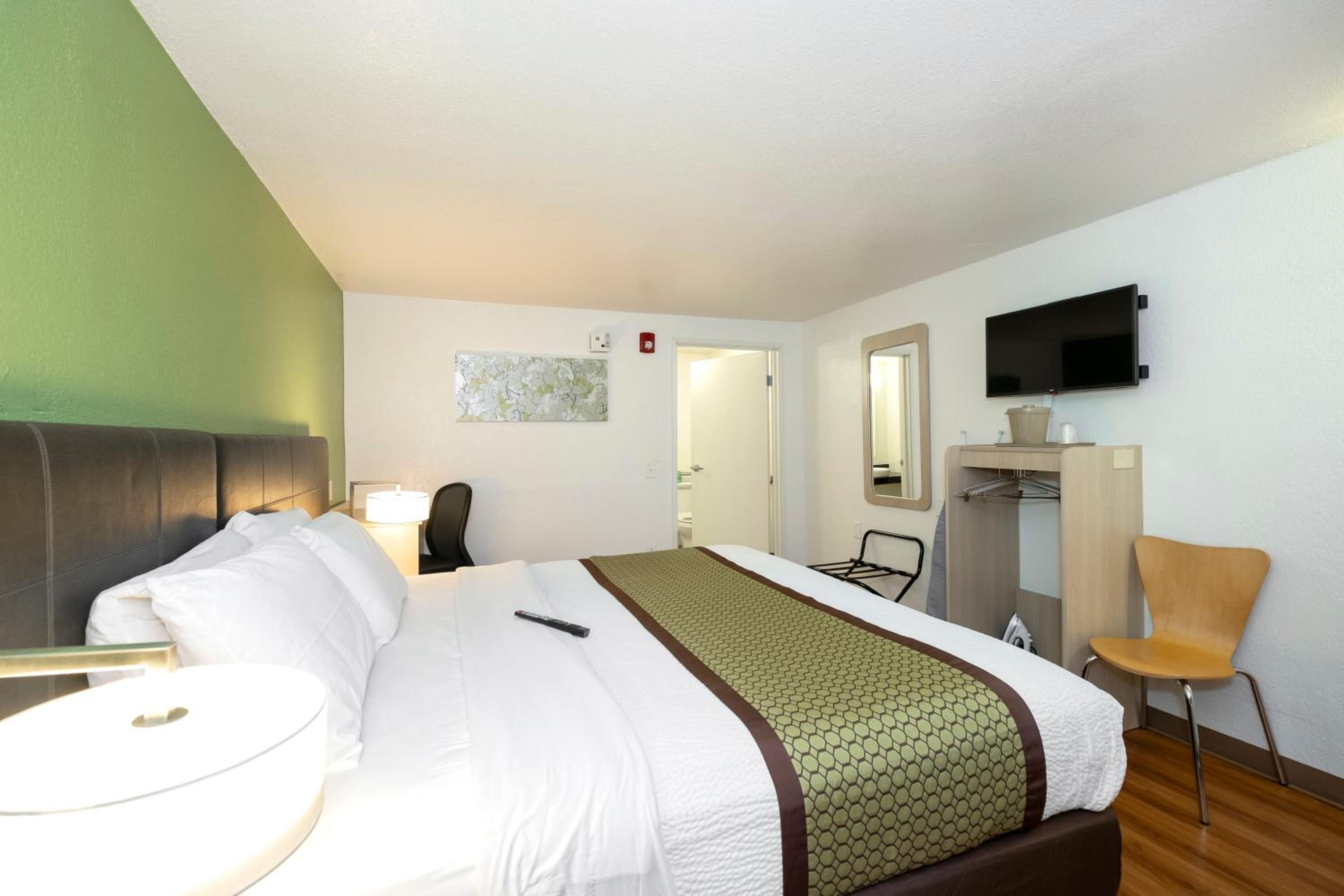 King Room - Disability Access/Non-Smoking photo 1