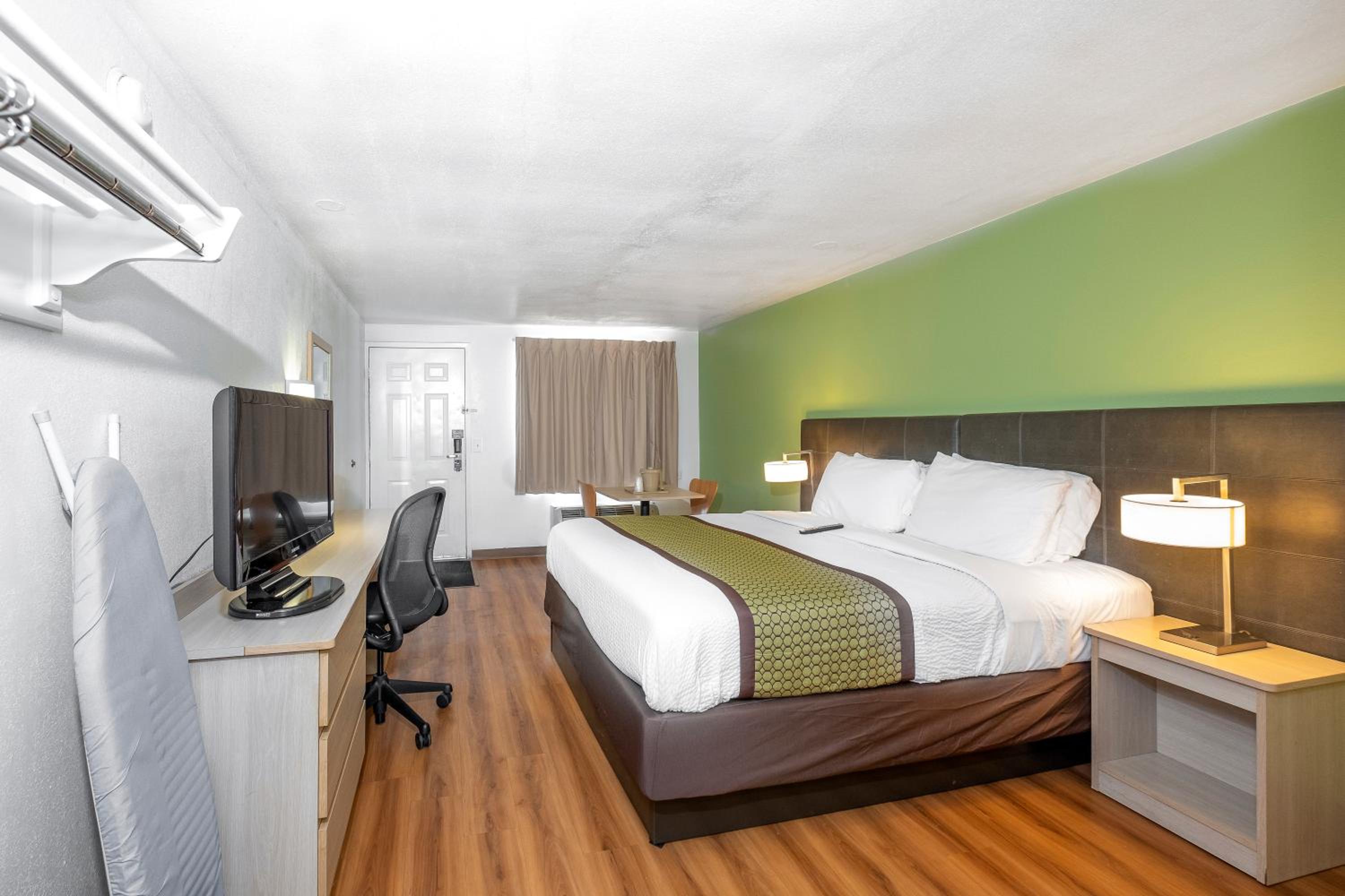 King Room - Non-Smoking photo 1