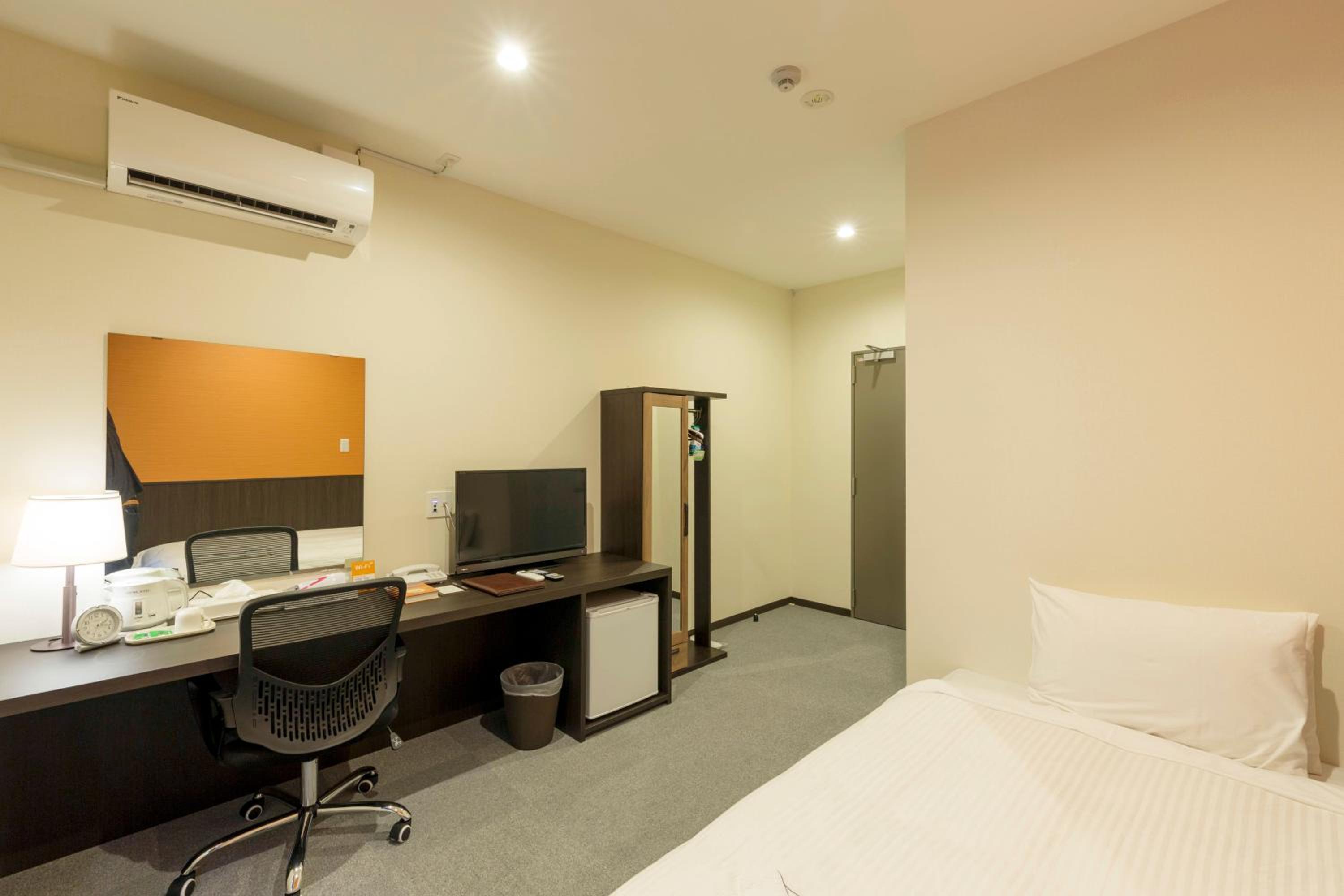 Economy Double Room - Photo 13