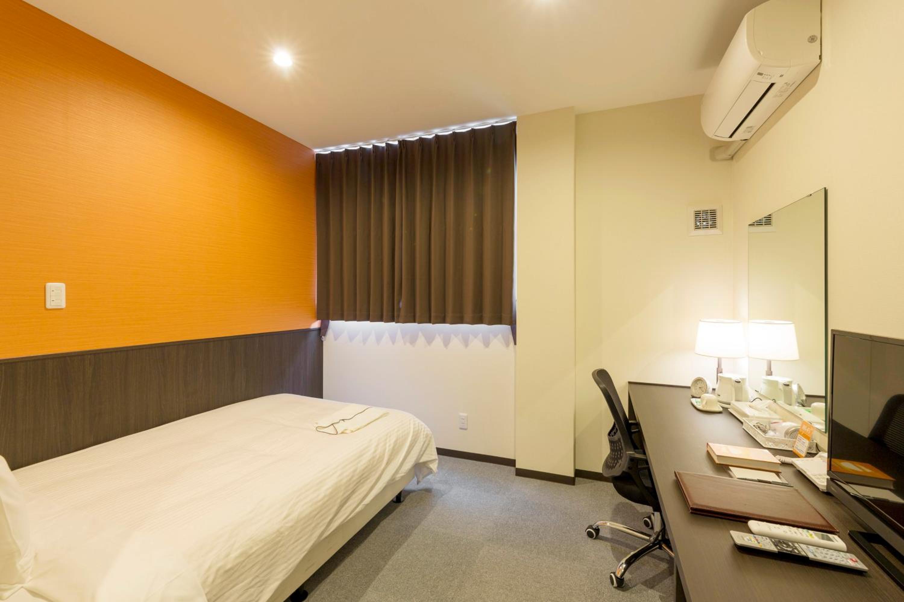 Economy Double Room - Photo 12
