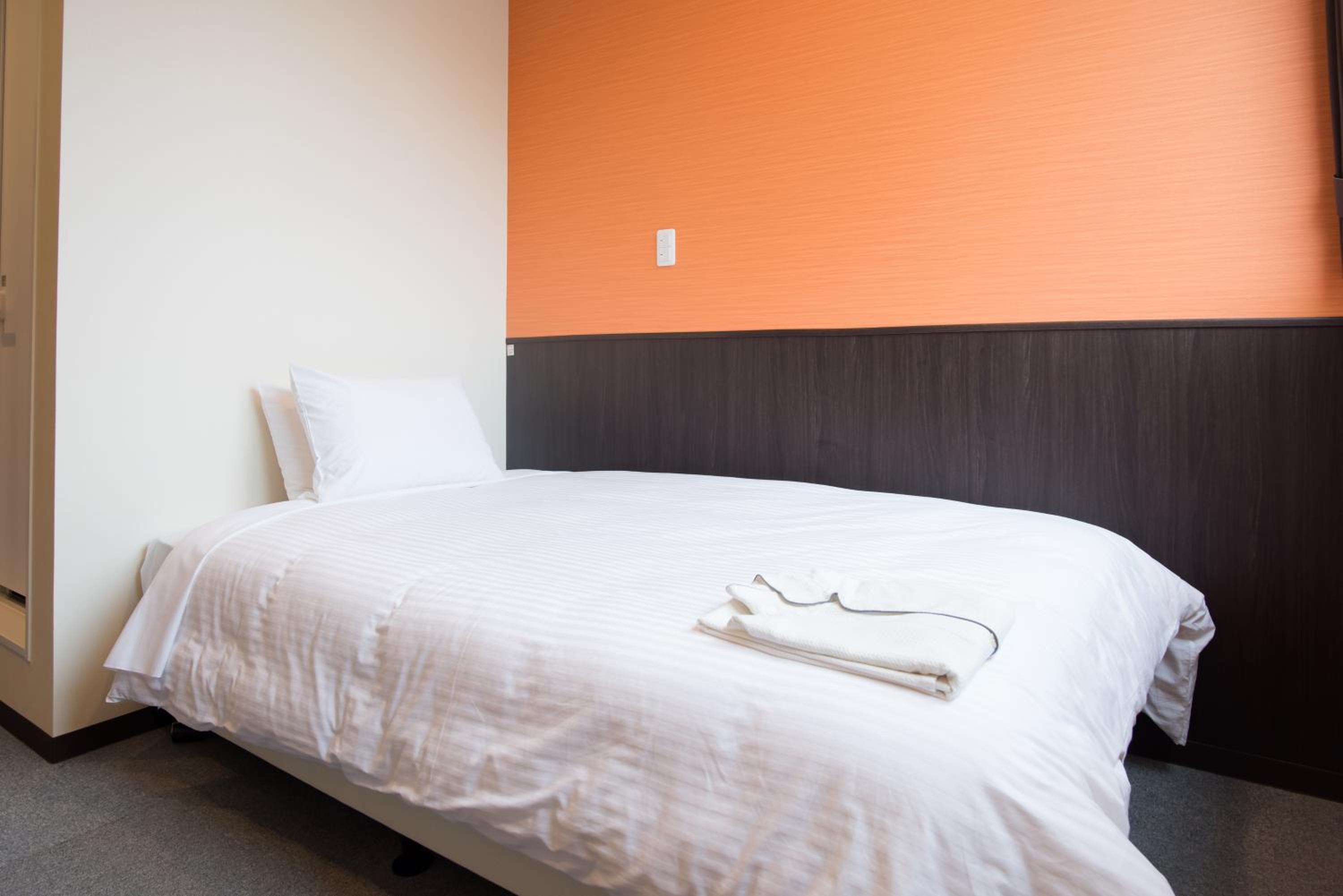 Economy Double Room - Photo 11
