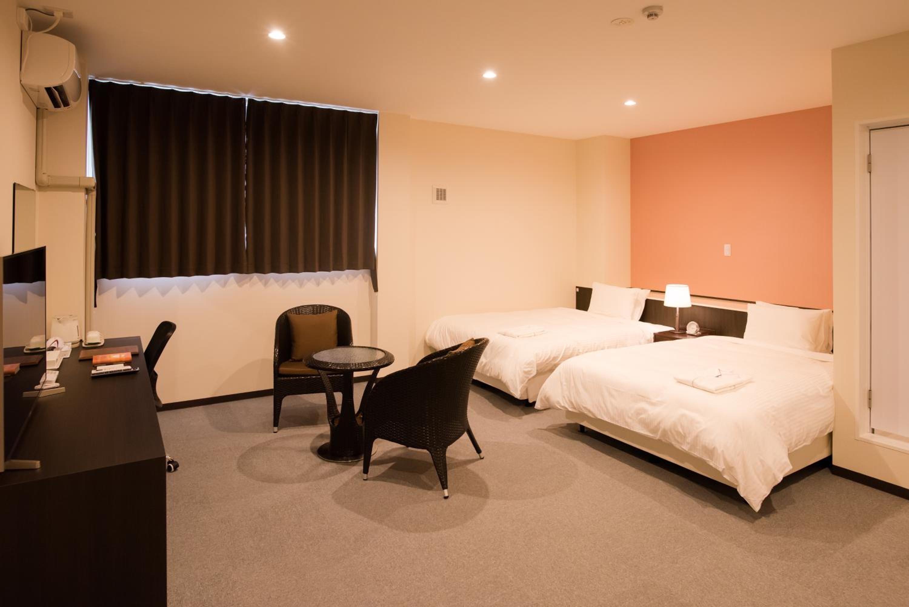 Twin Room - Photo 11