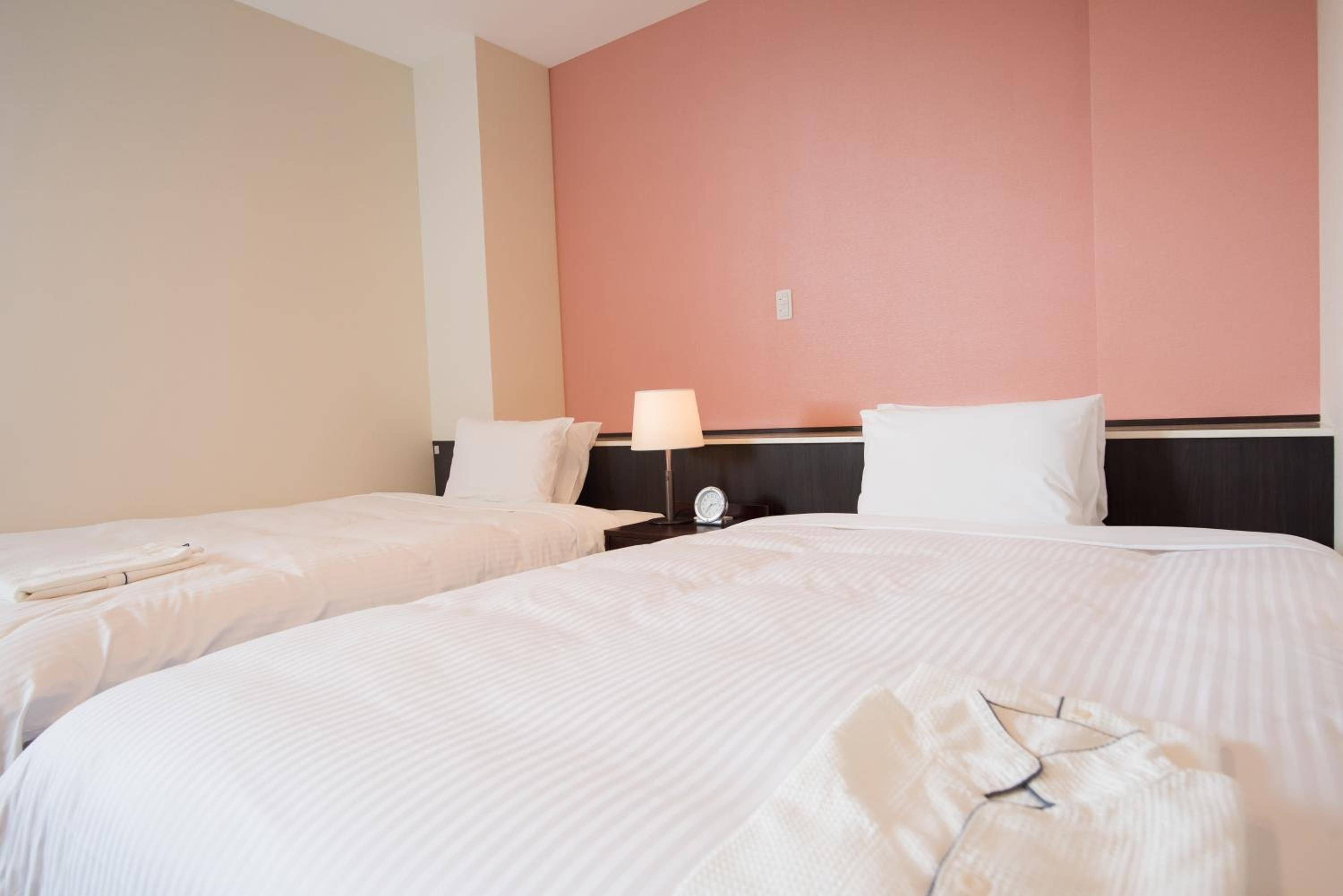 Twin Room - Photo 10