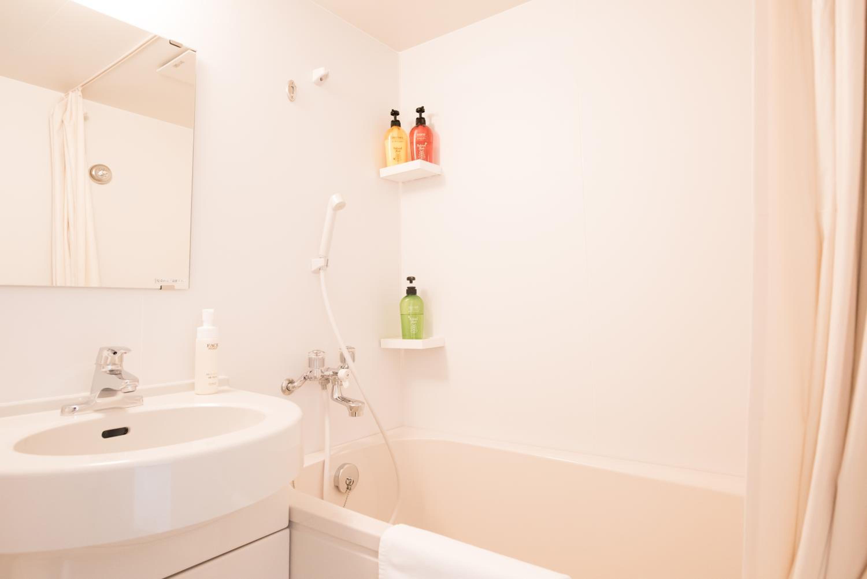 Twin Room - Photo 6