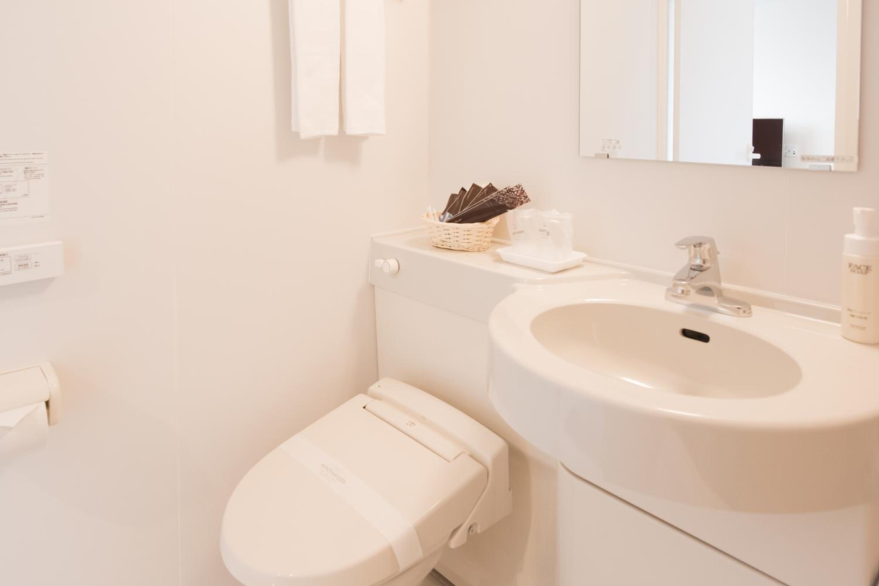 Twin Room - Photo 5
