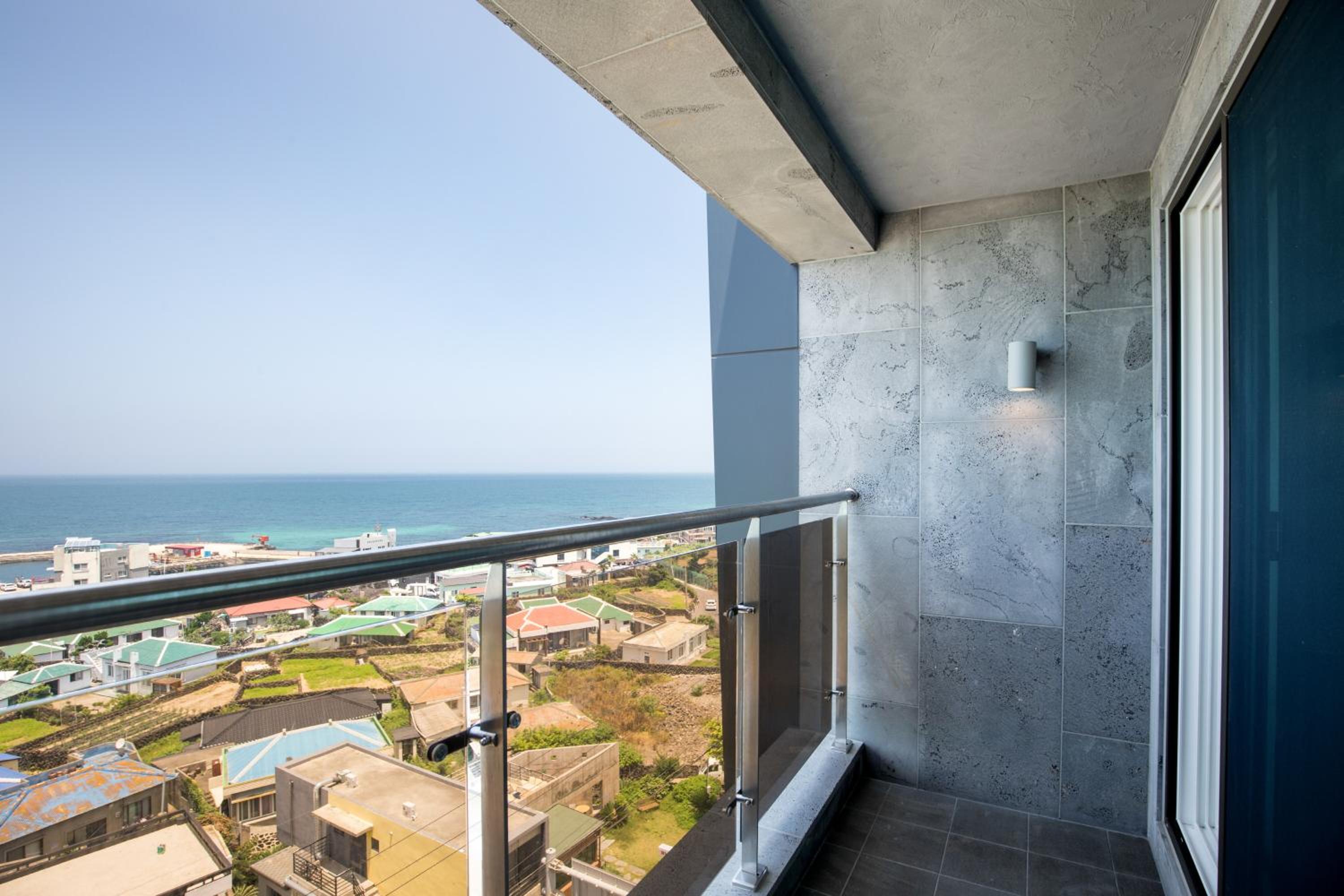 Family Room with Sea View - Photo 13
