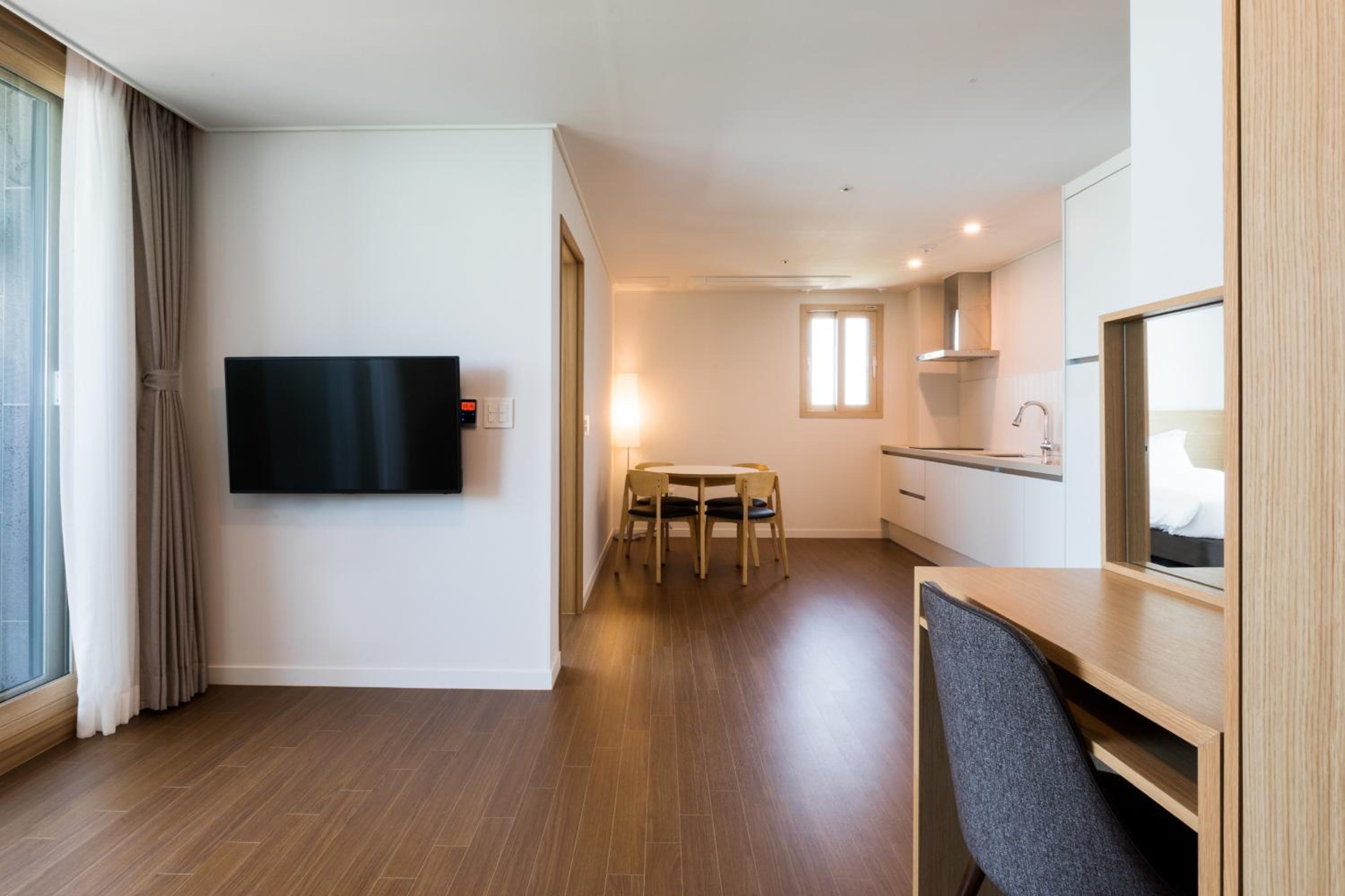 Suite with Sea View - Photo 8