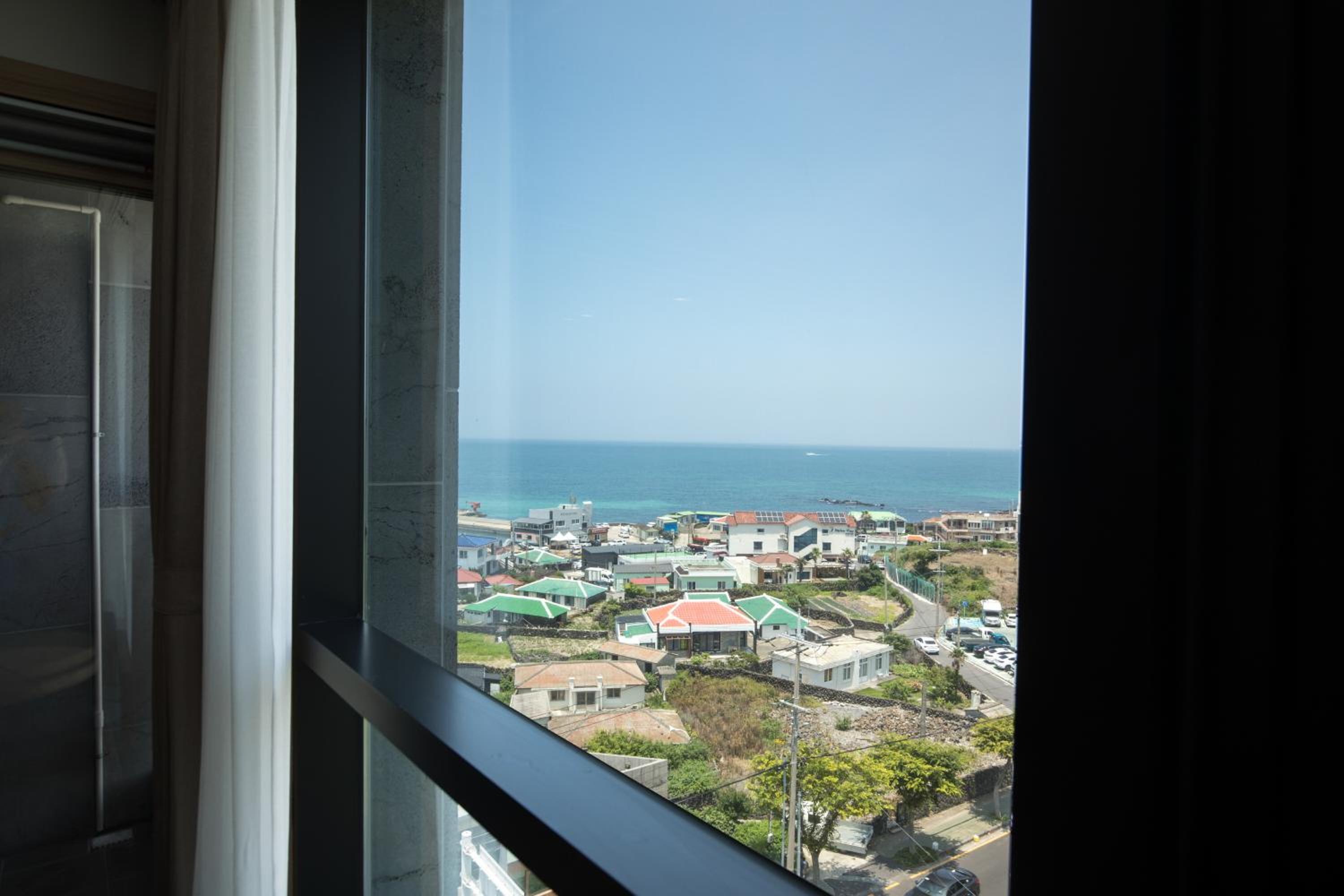 Deluxe Triple Room with Sea View - Photo 5