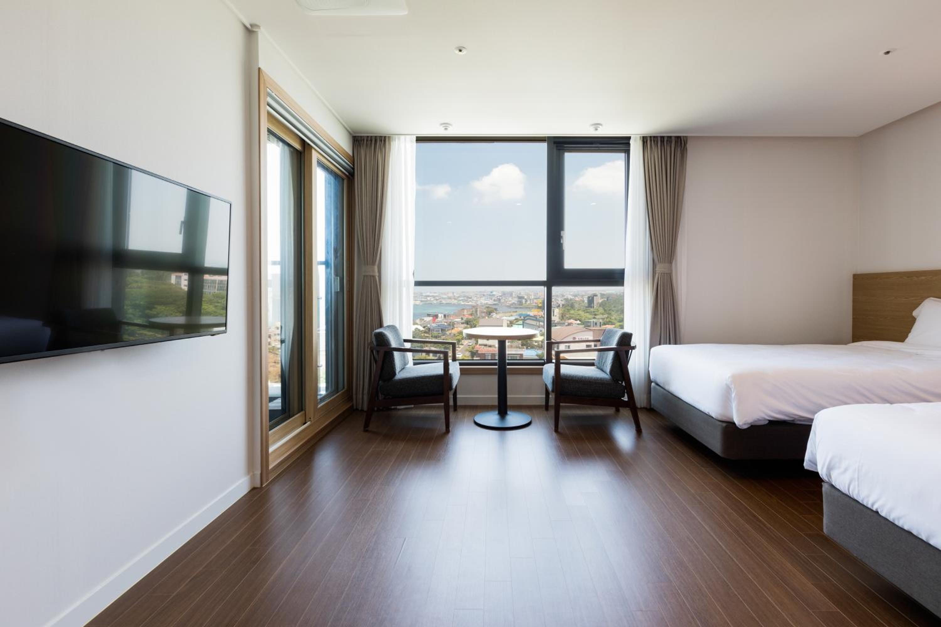 Deluxe Triple Room with Sea View - Photo 2