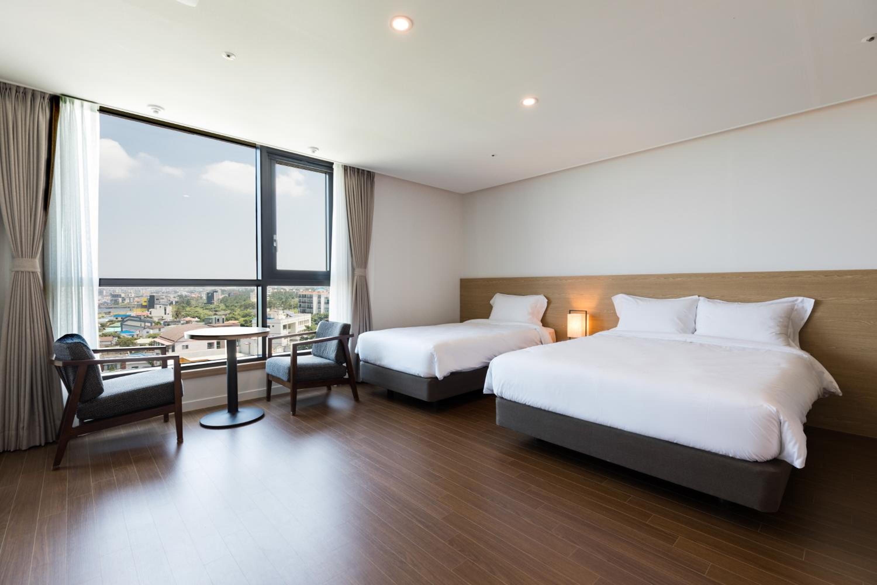 Deluxe Triple Room with Sea View - Photo 1