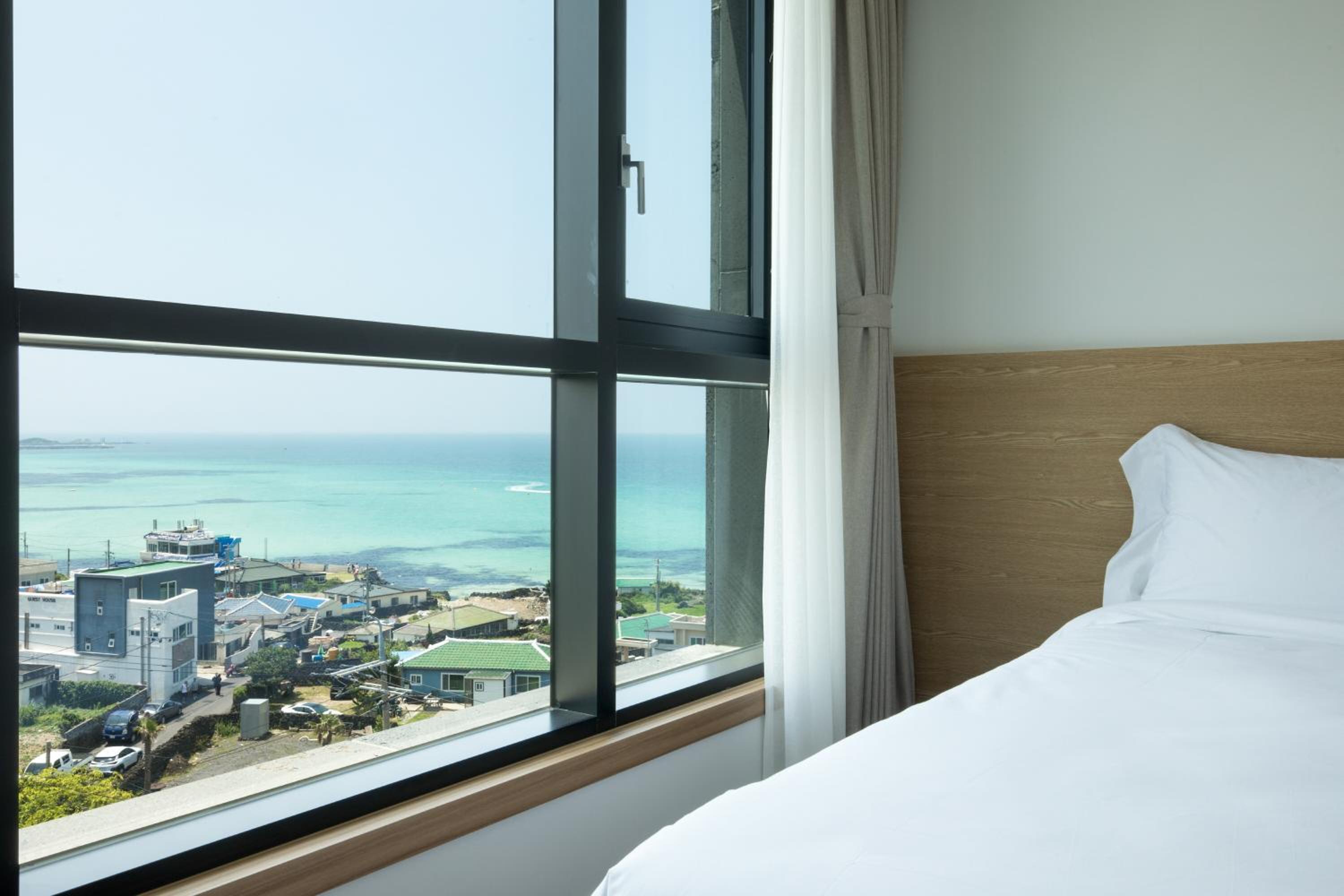 Family Room with Sea View - Photo 3