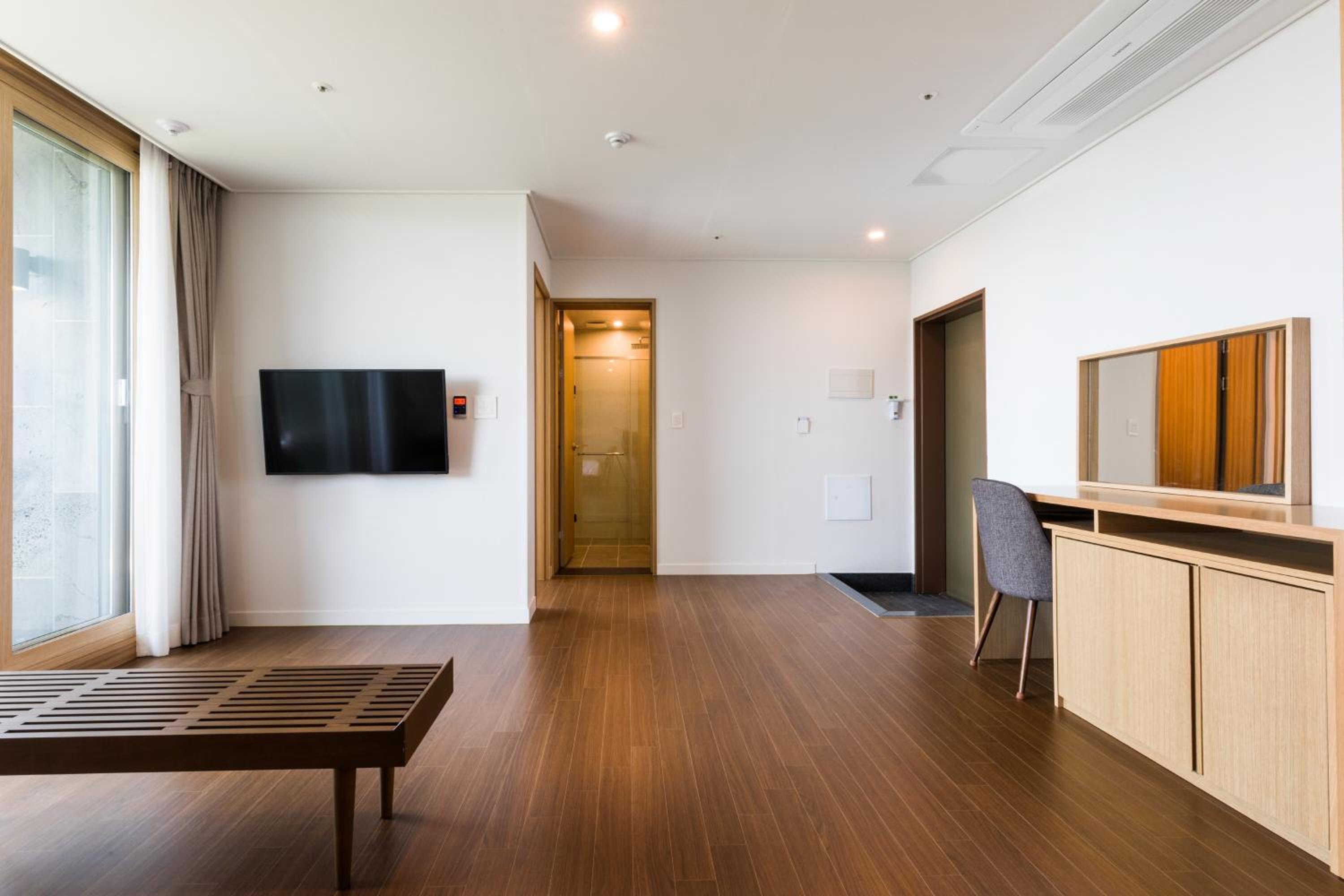 Family Room with Sea View - Photo 8