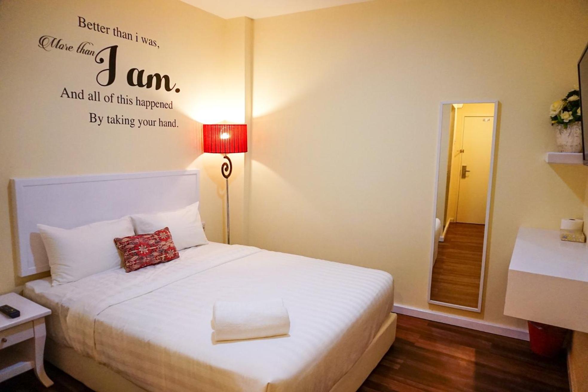 Standard Queen Room (No window)