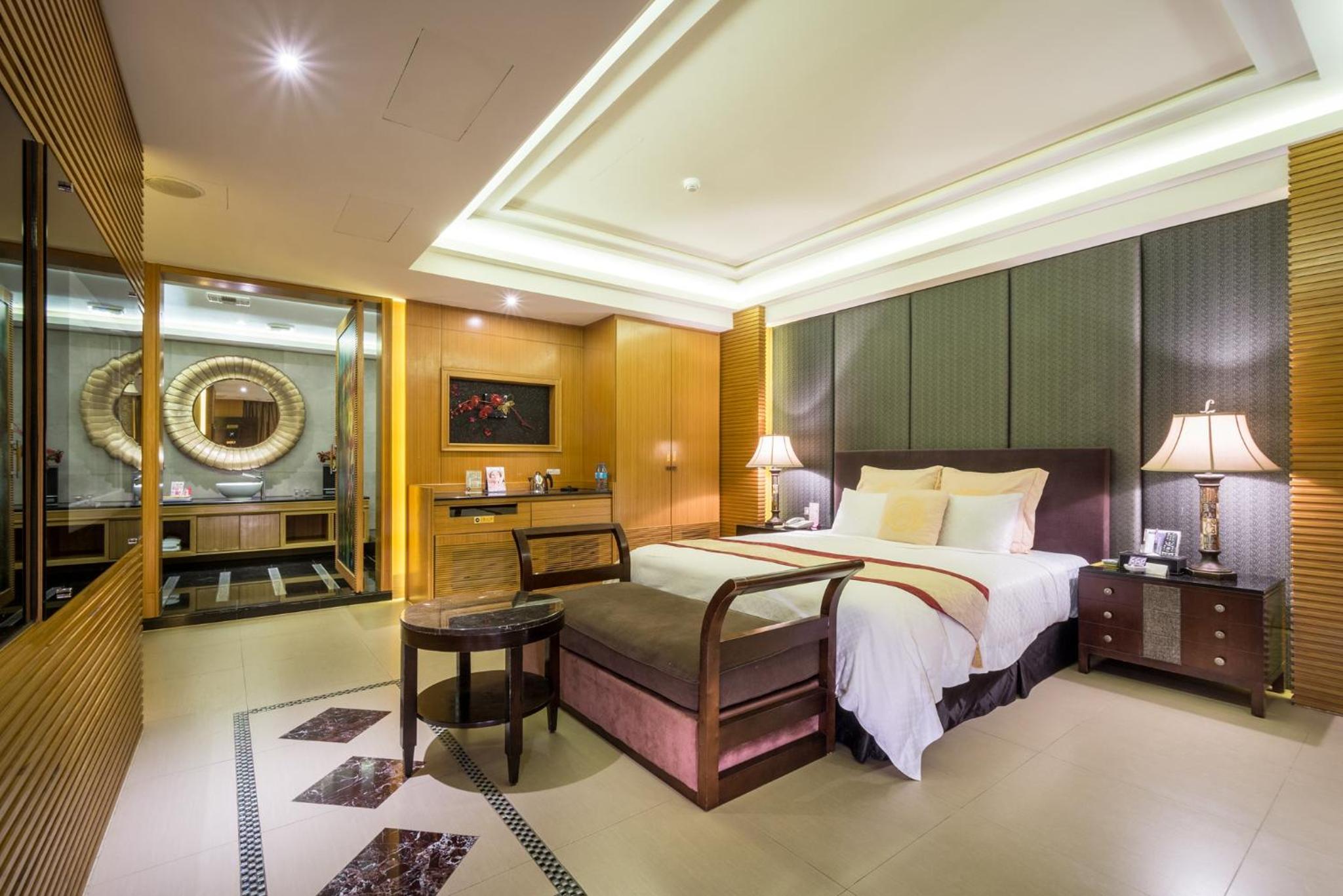 Deluxe Double Room - Check-in after 20:00 - Photo 25