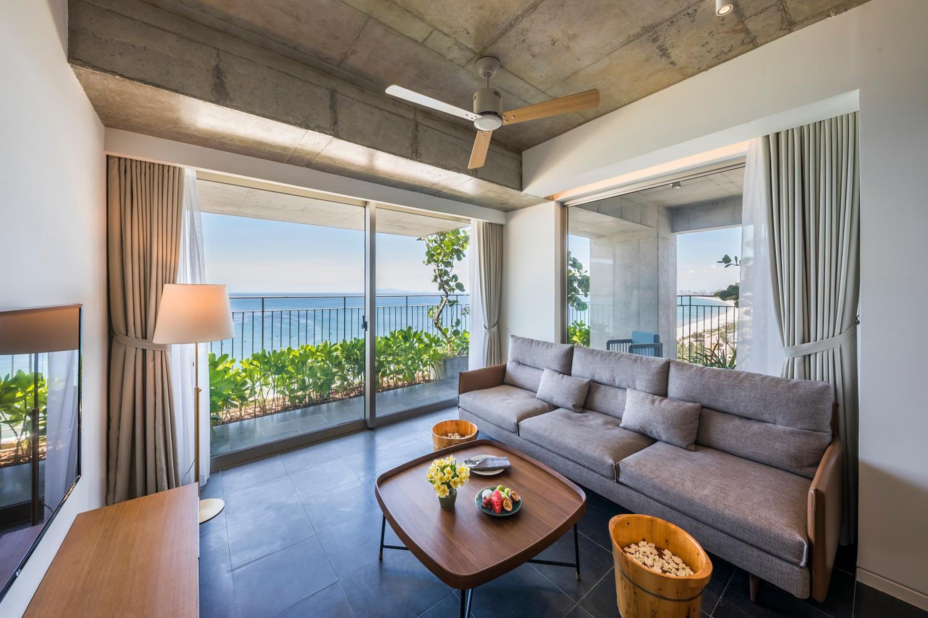 Two-Bedroom Apartment with Balcony and Sea View - Photo 1