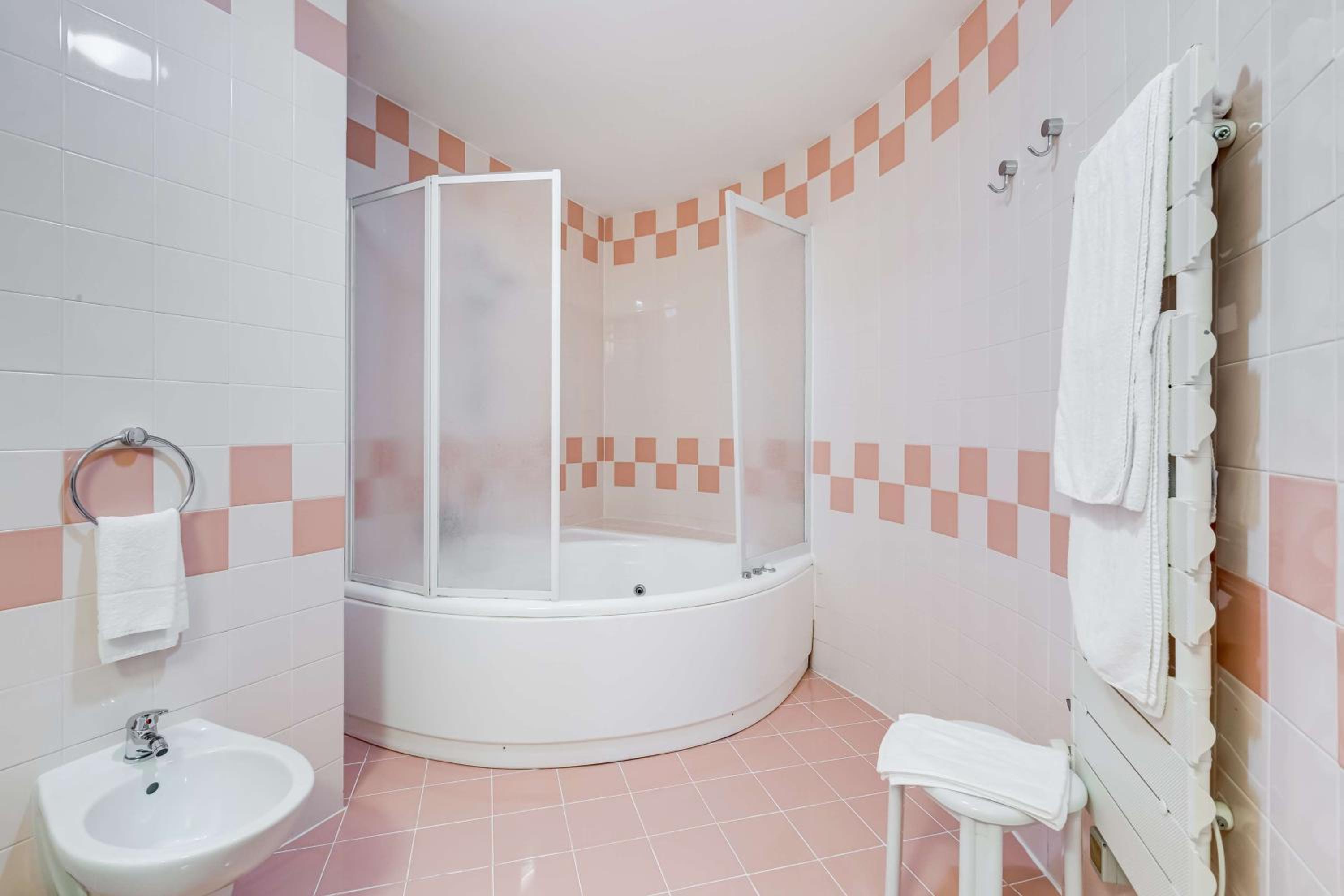 Family Queen Room - Photo 14