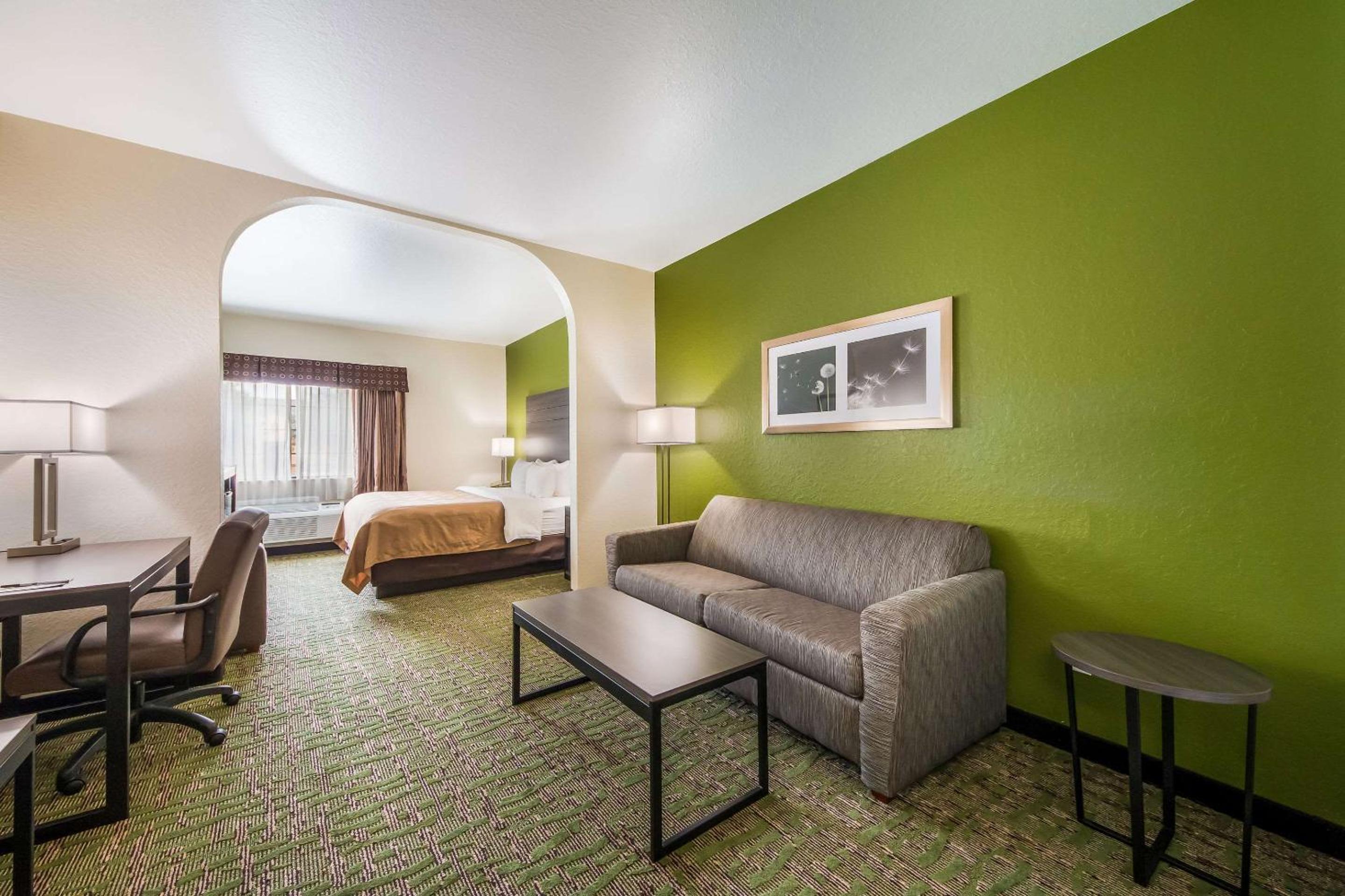 Standard King Room - Non-Smoking  - Photo 1
