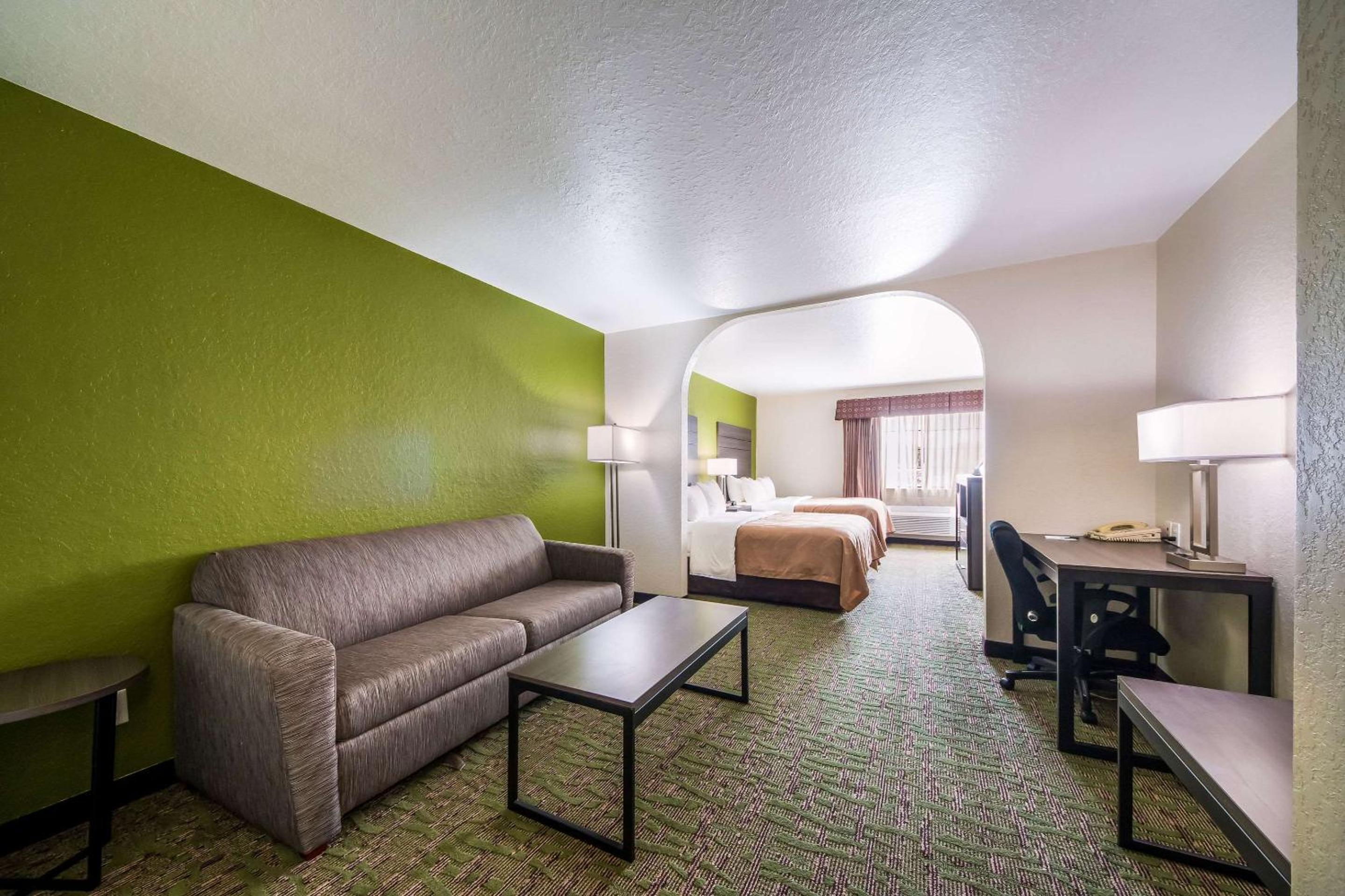 Standard Queen Suite with Two Queen Beds - Non-Smoking - Photo 9