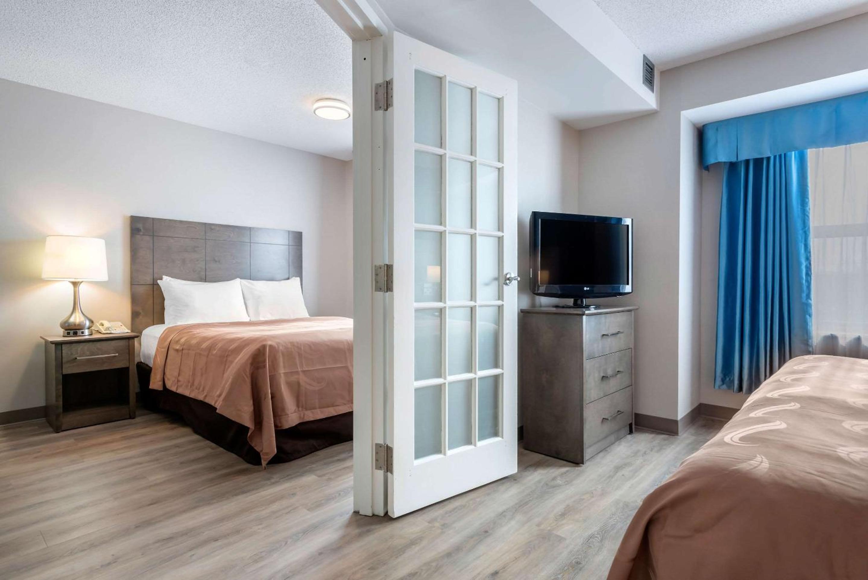 Family Suite - Non-Smoking - Photo 3
