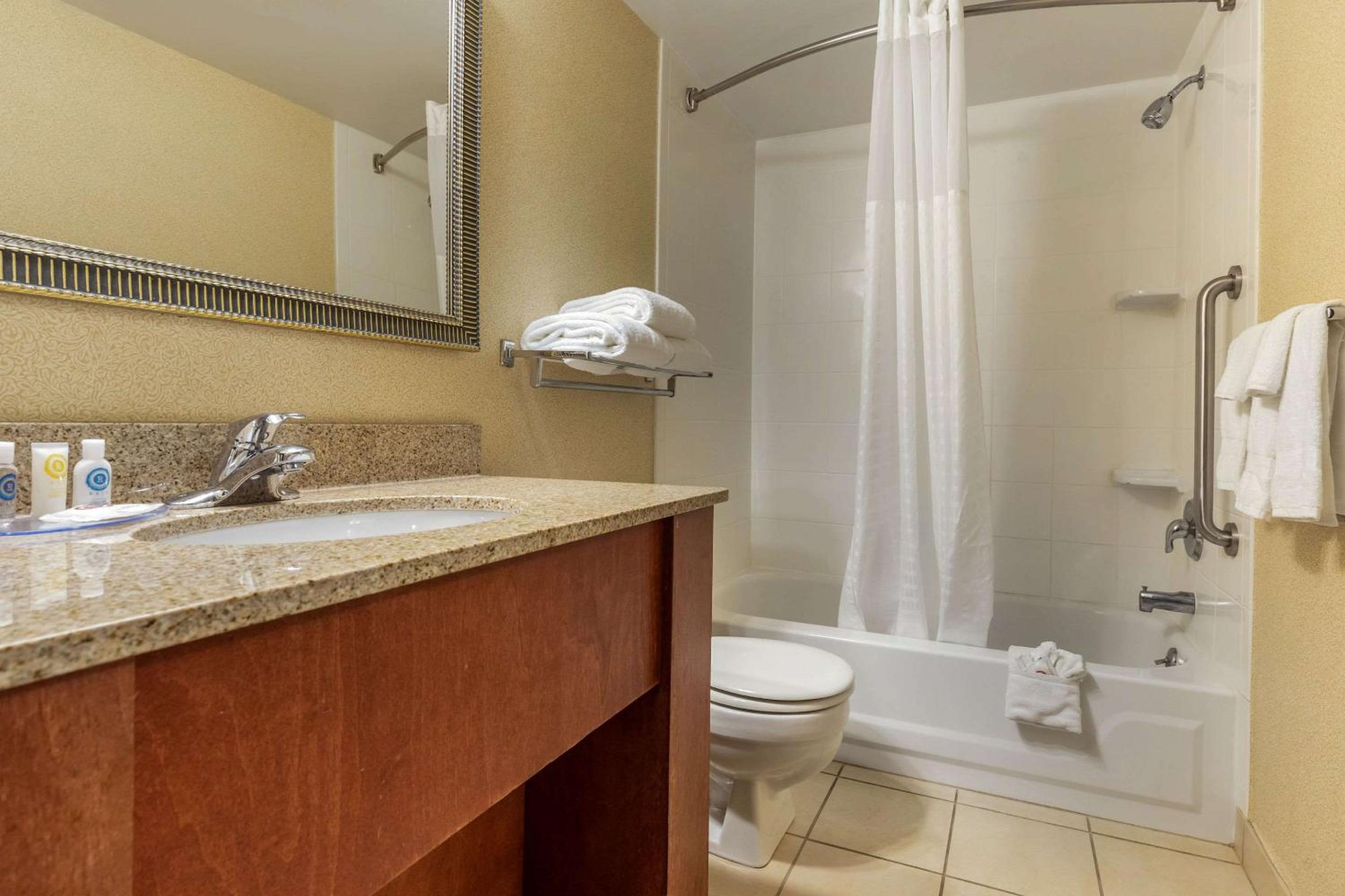 Efficiency Queen Suite with Two Queen Beds - Non Smoking - Photo 5
