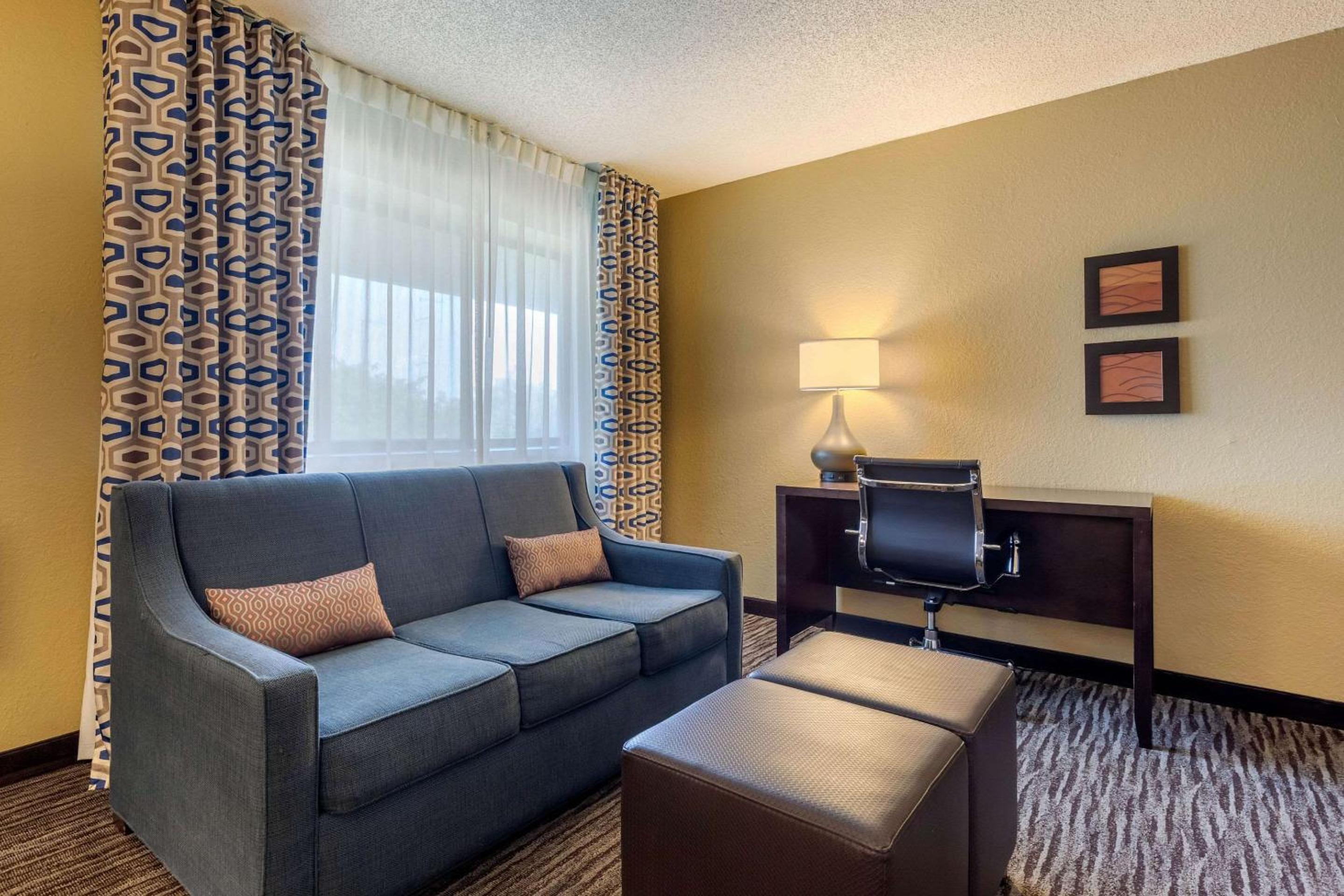Efficiency Queen Suite with Two Queen Beds - Non Smoking - Photo 4