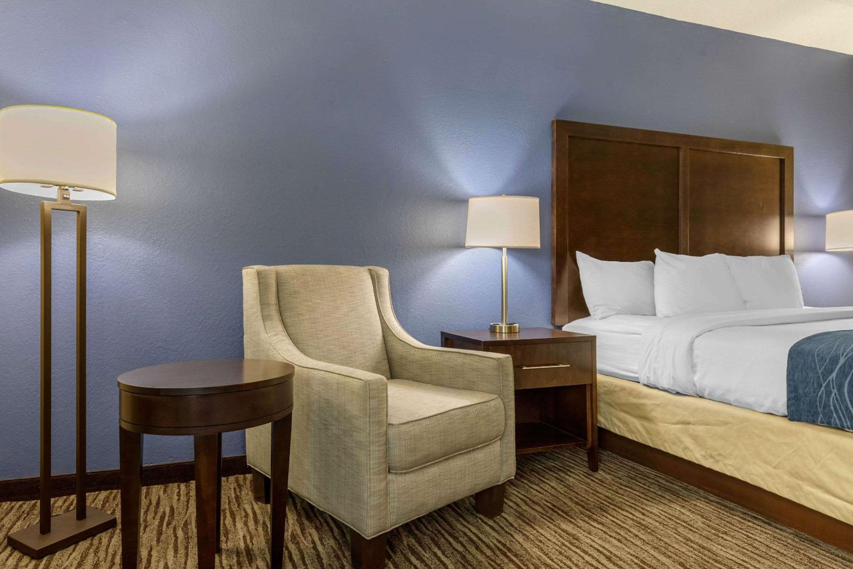 King Room - Accessible/Non-Smoking - Photo 2