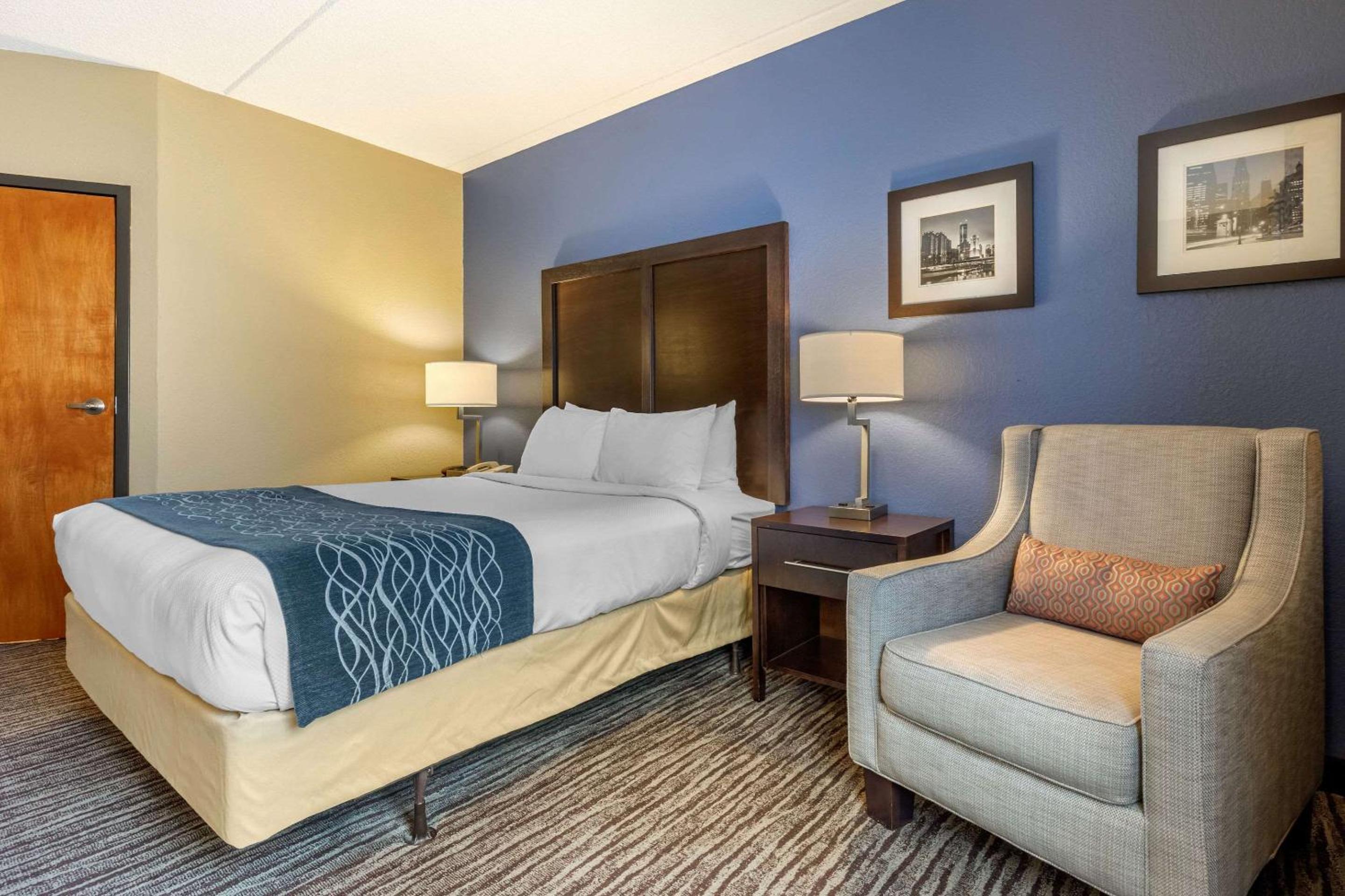 Deluxe Queen Room - Non Smoking - Photo 2
