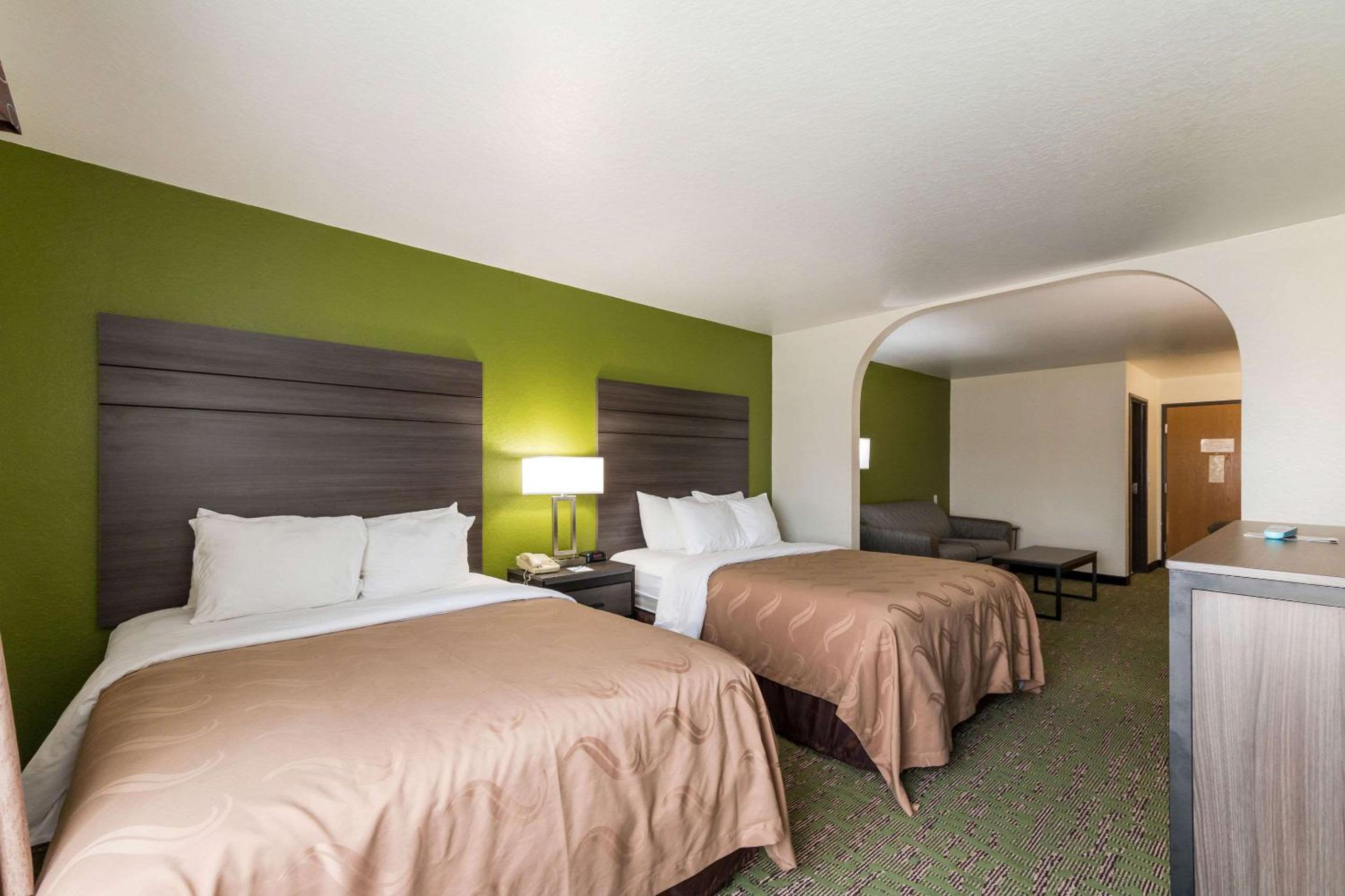 Standard Queen Suite with Two Queen Beds - Non-Smoking - Photo 3