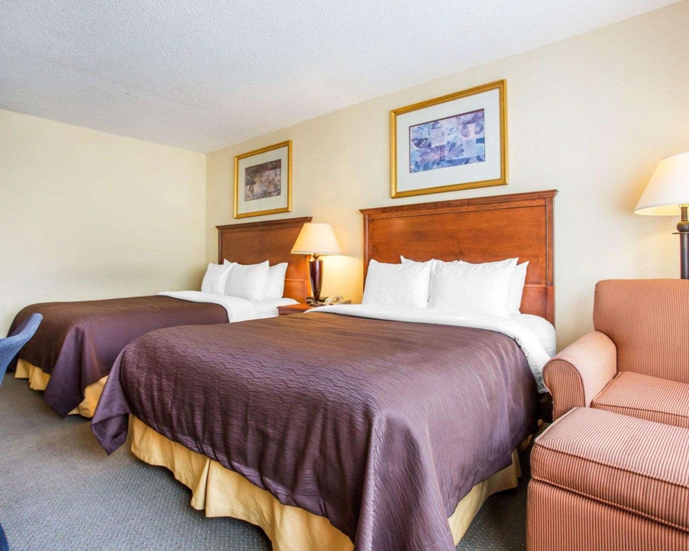 Queen Room with Two Queen Beds - Photo 2