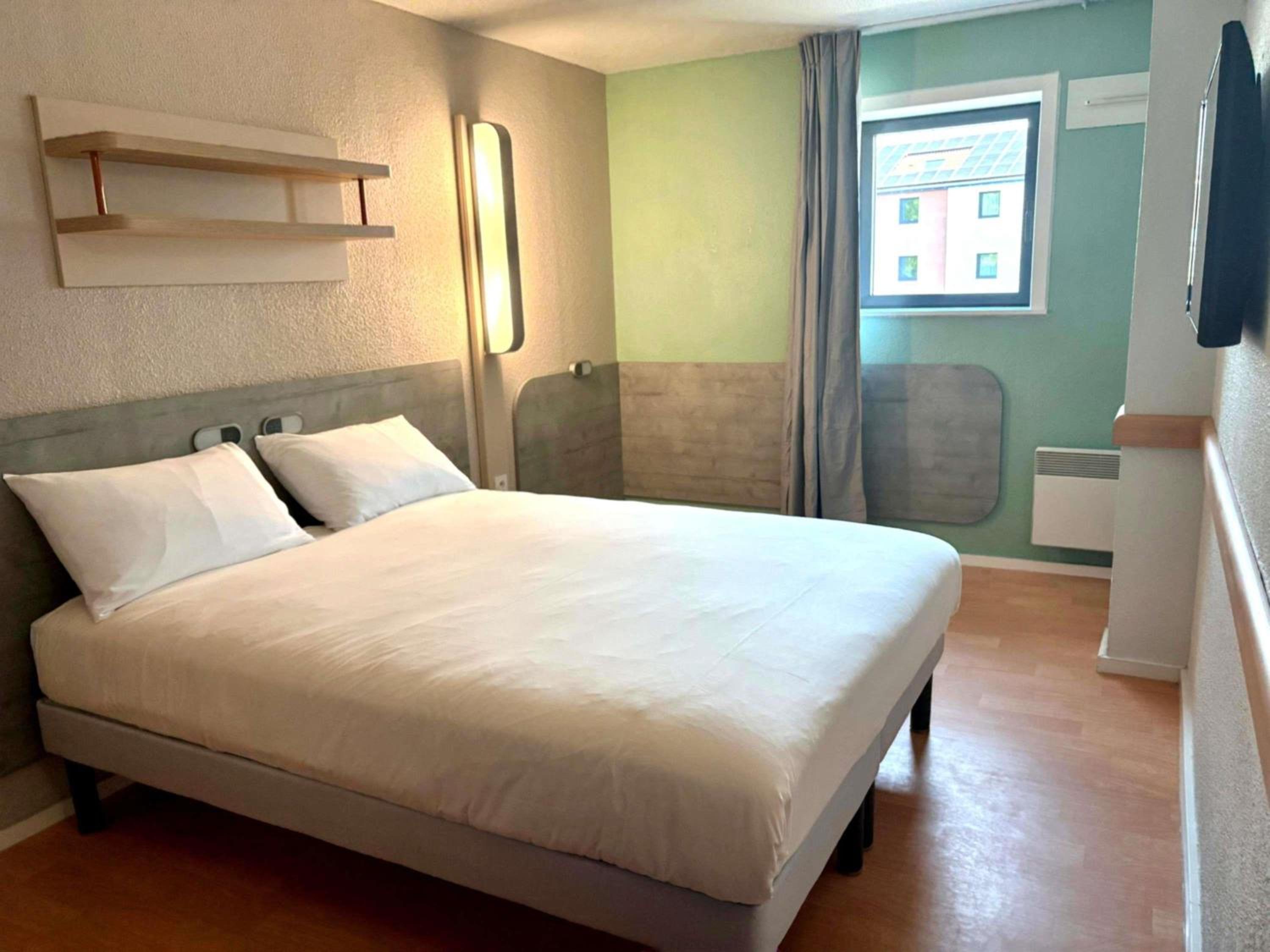 Standard Room with Large Bed