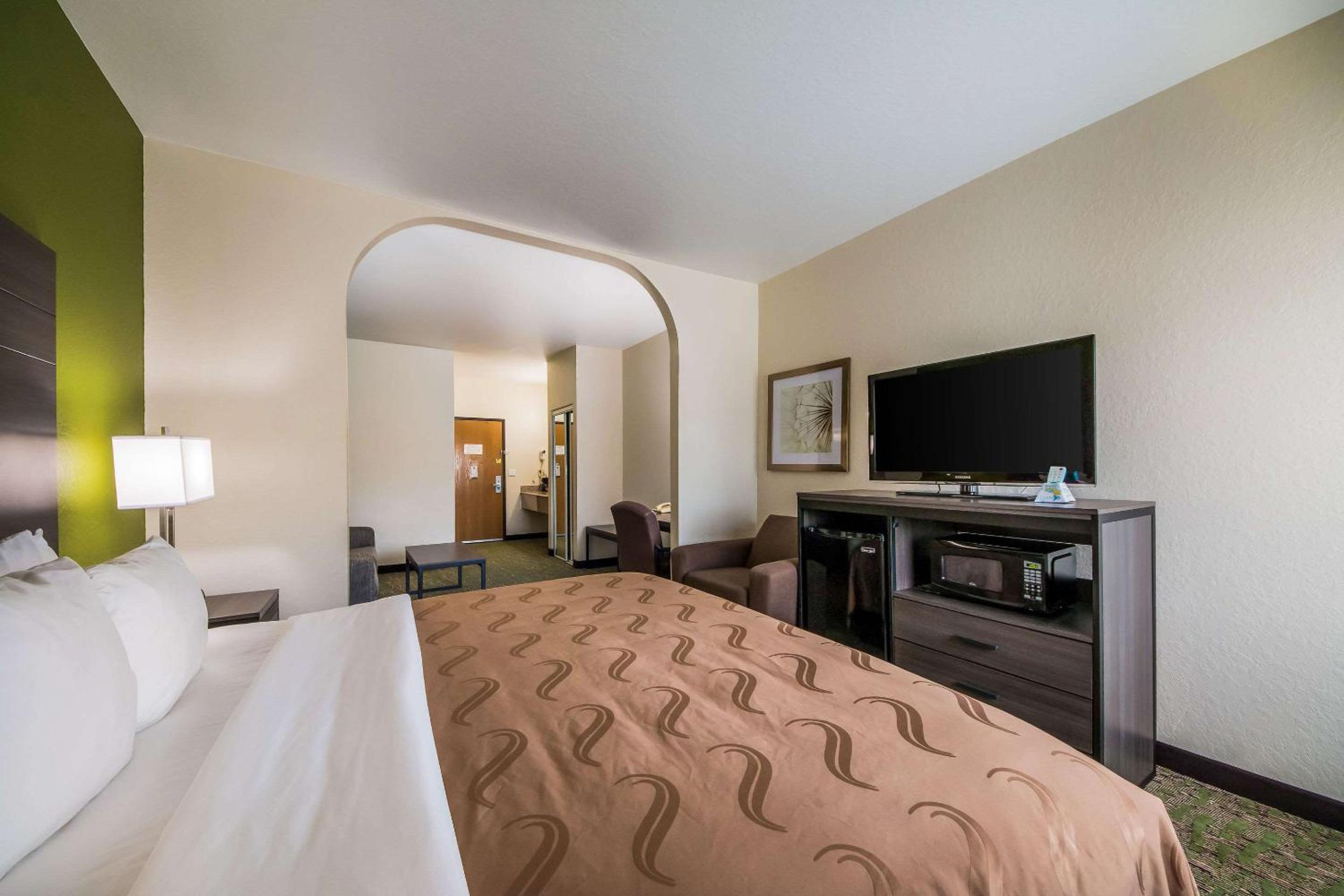 Standard King Room - Non-Smoking  - Photo 2