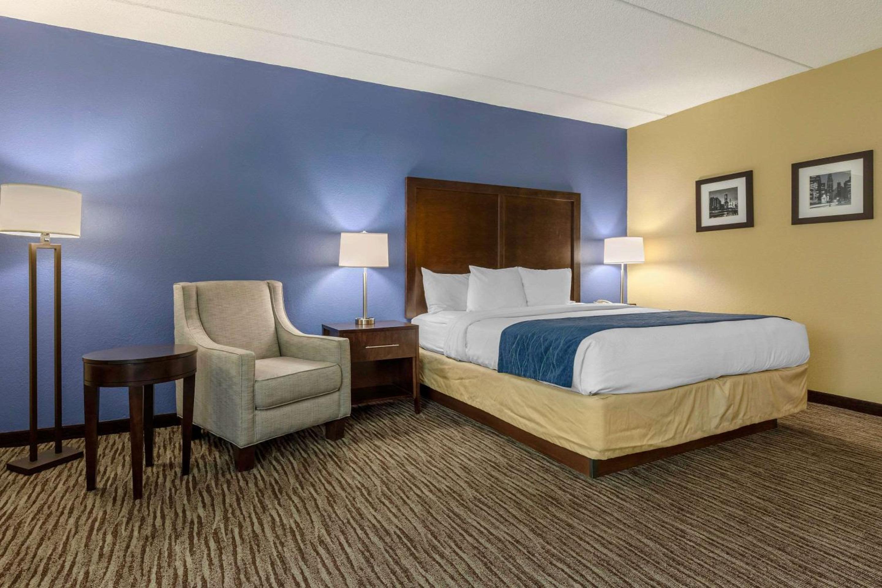 King Room - Accessible/Non-Smoking - Photo 7