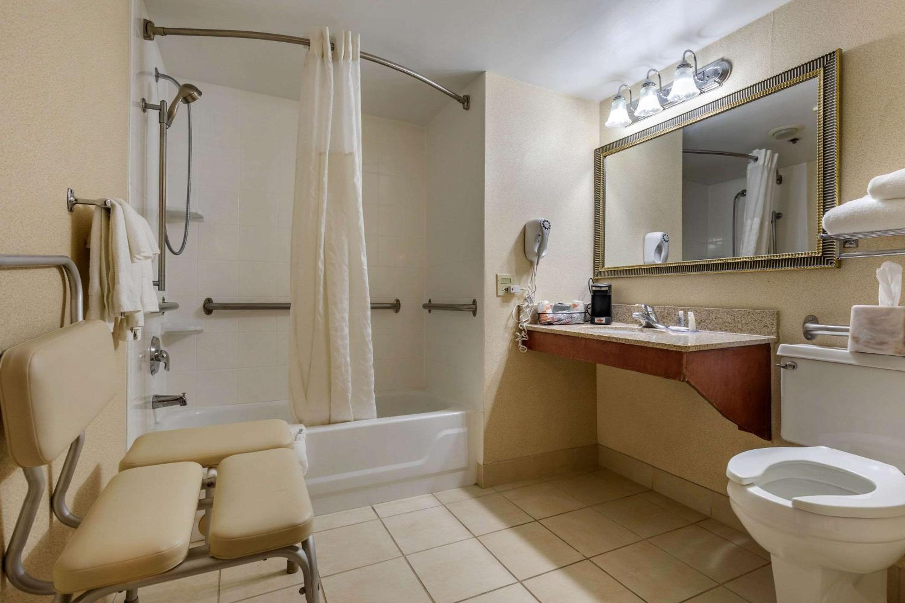 King Room - Accessible/Non-Smoking - Photo 8