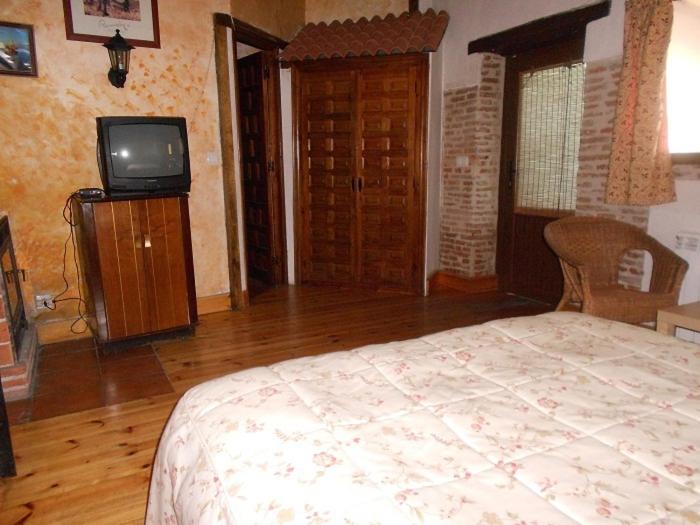 Double or Twin Room photo 3