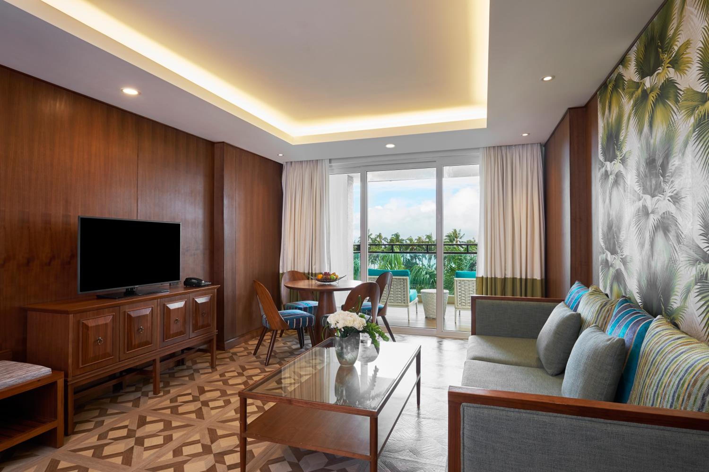 Premium King Suite photo 3