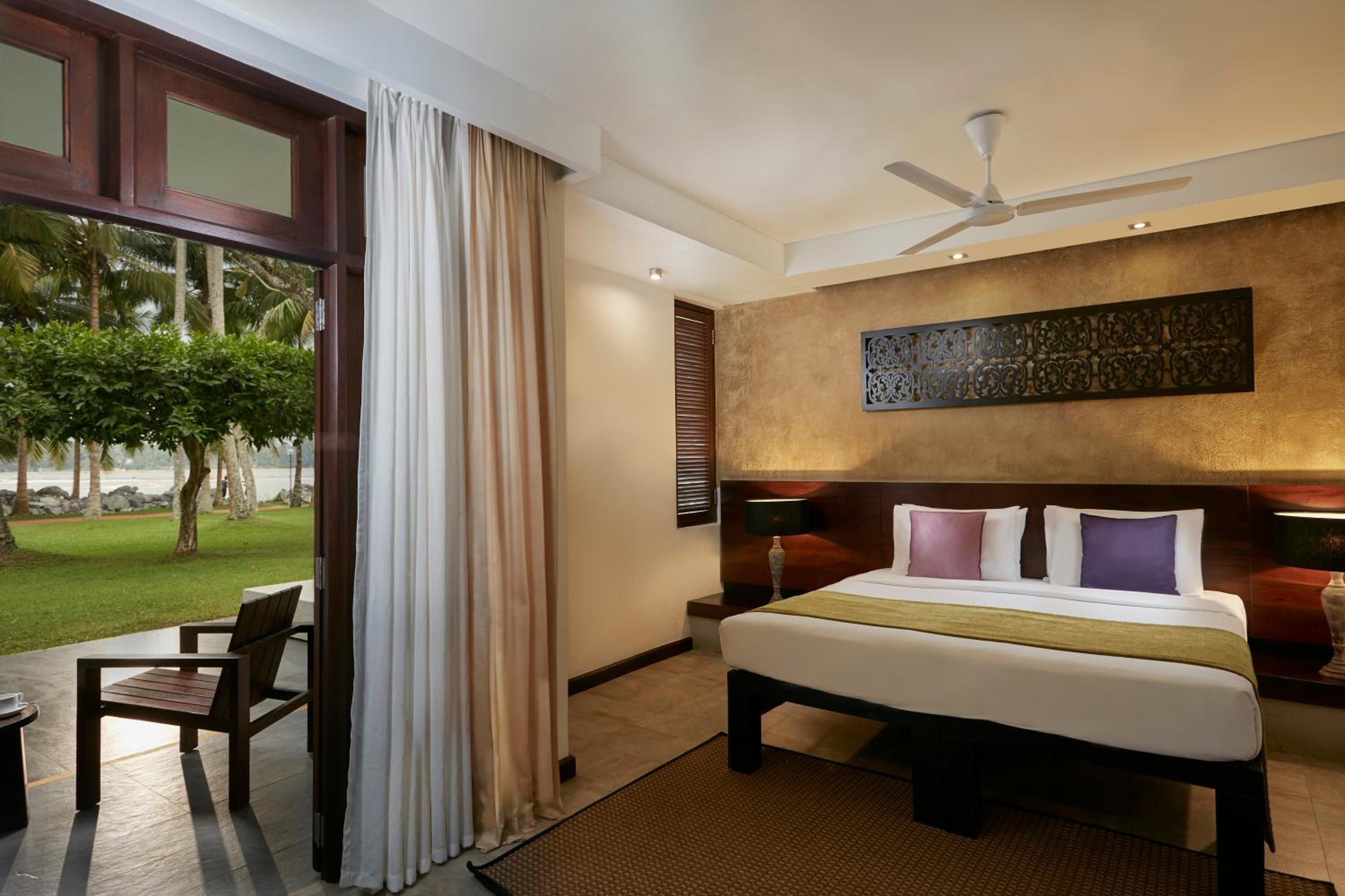 Superior Lagoon View Room - Photo 7