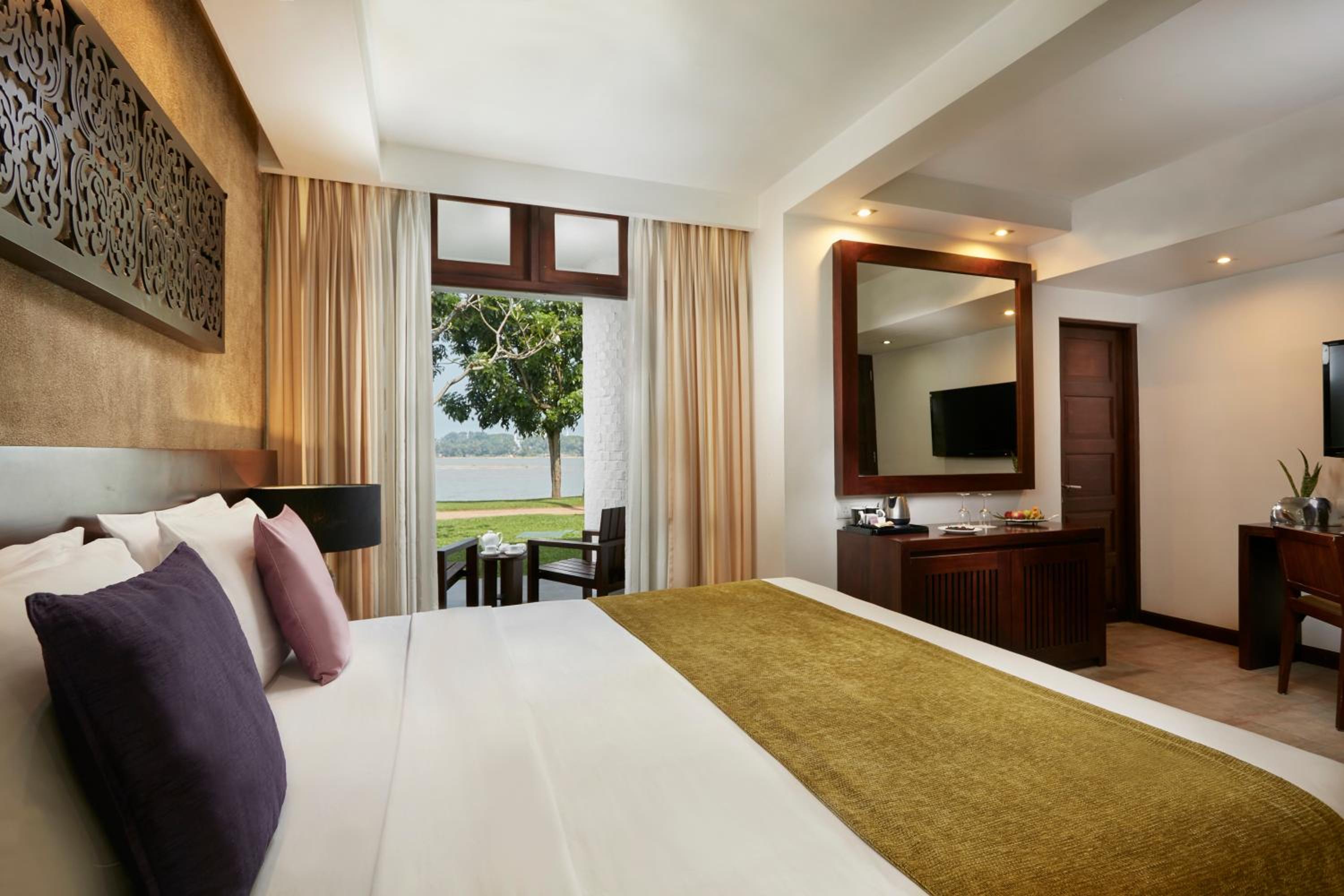 Superior Lagoon View Room - Photo 3